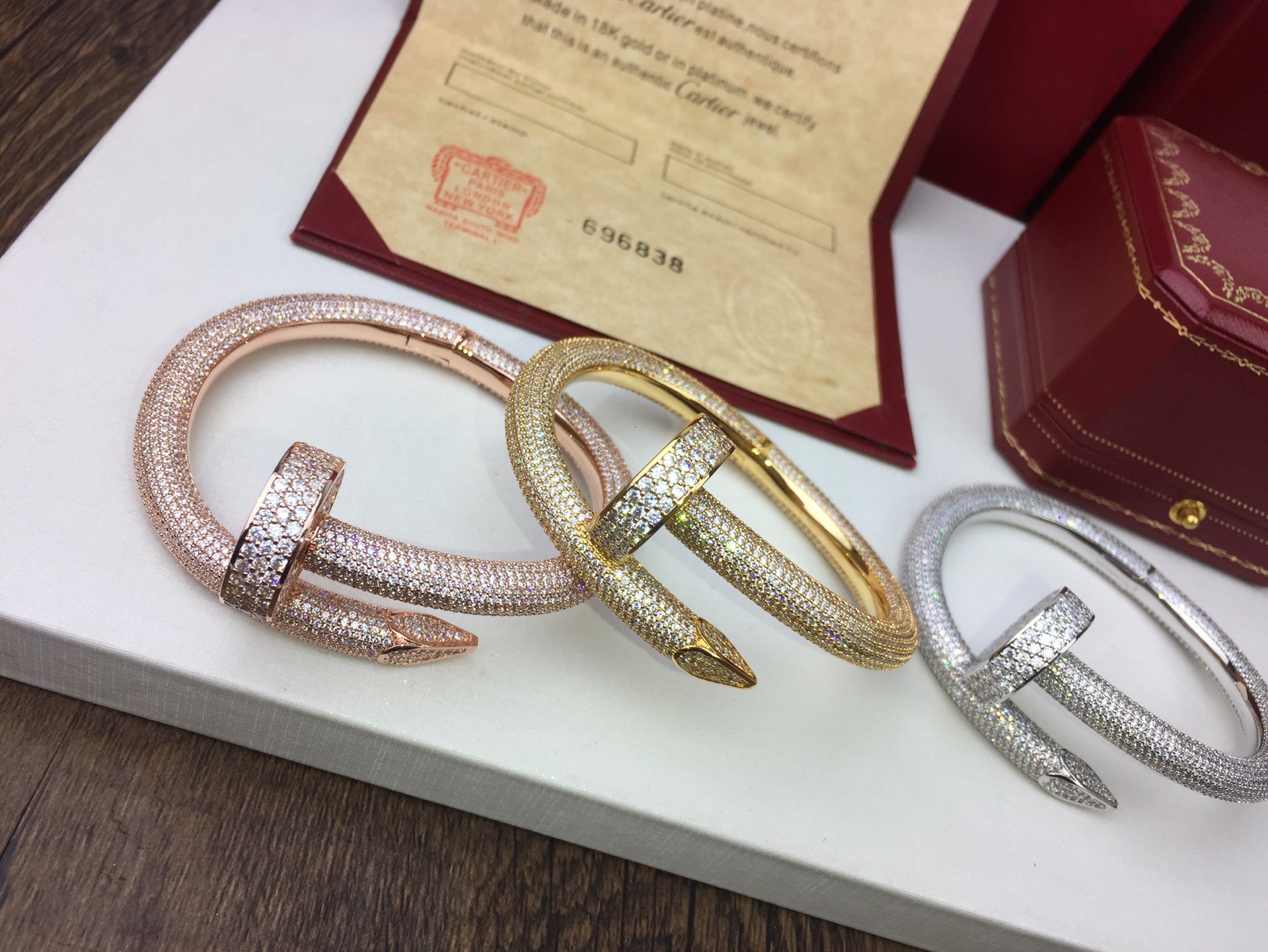 Cartier 豪华厚版Cartier 卡地亚满钻钉子手镯