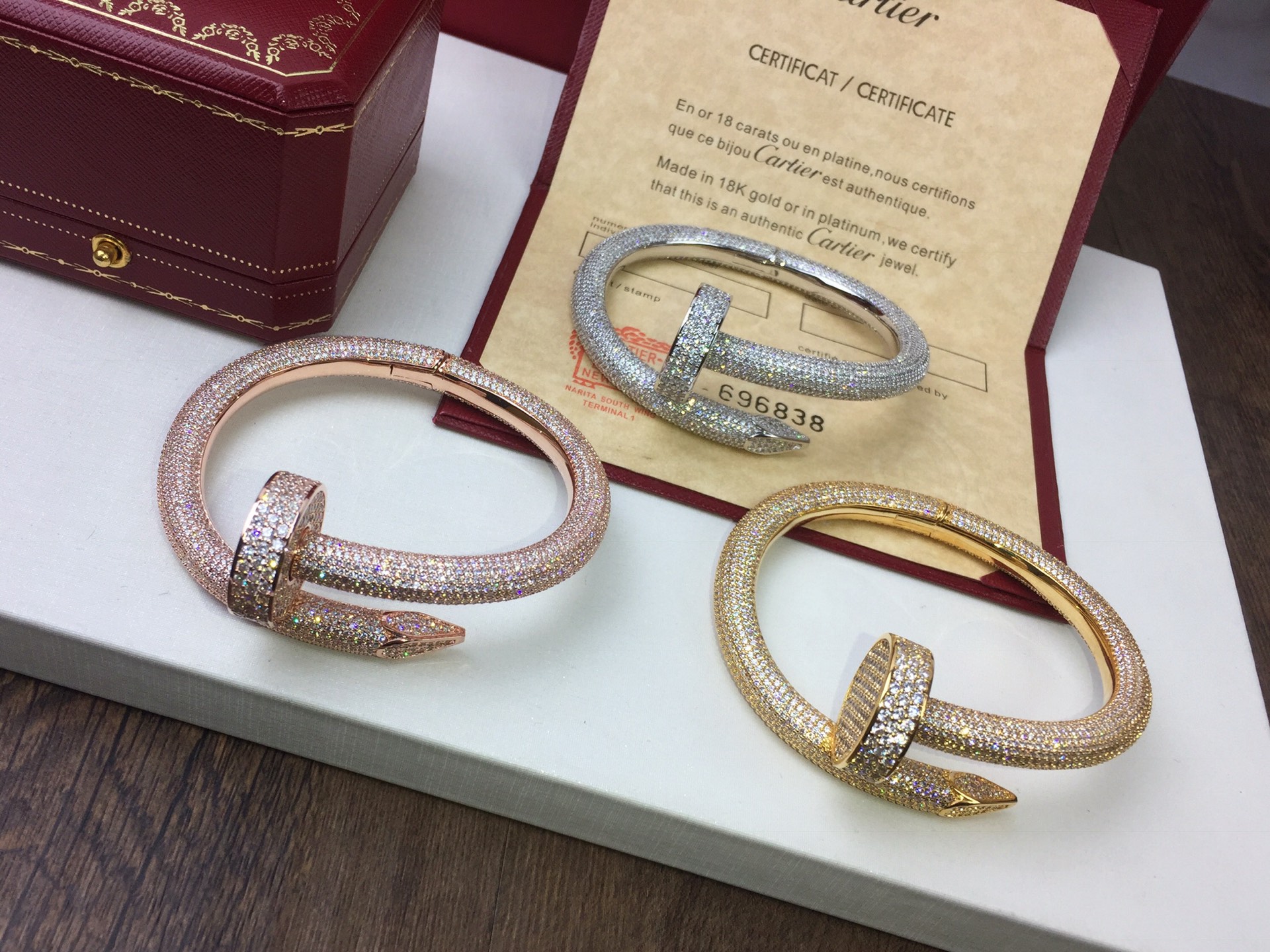 Cartier 豪华厚版Cartier 卡地亚满钻钉子手镯