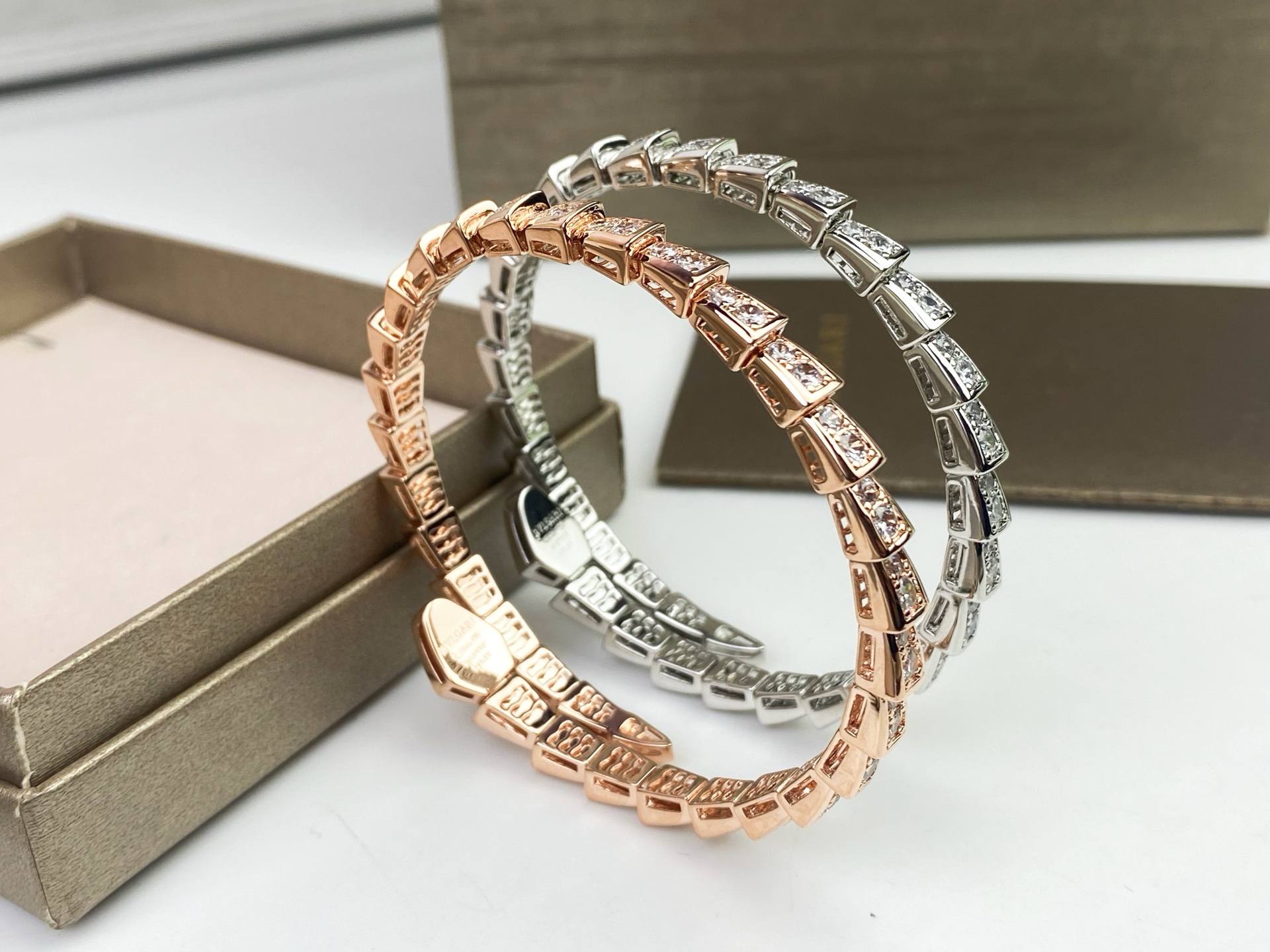Bvlgari BVLGARI宝格丽精工版 蛇手镯～