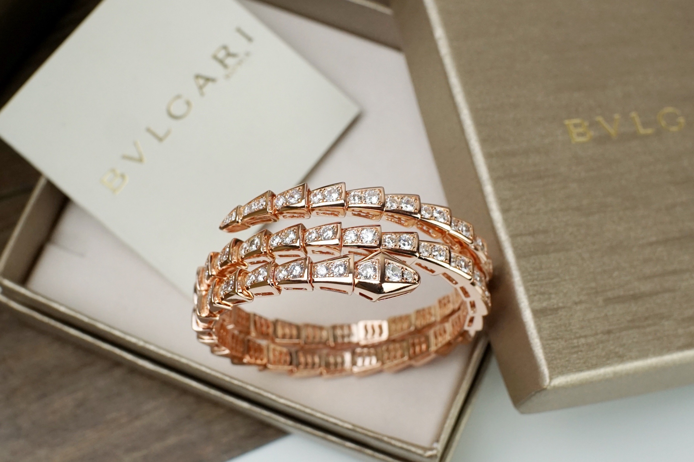 Bvlgari BVLGARI宝格丽双圈满钻蛇形手镯 ‼ 做工精细 创新设计 霸气的蛇形更显女人味