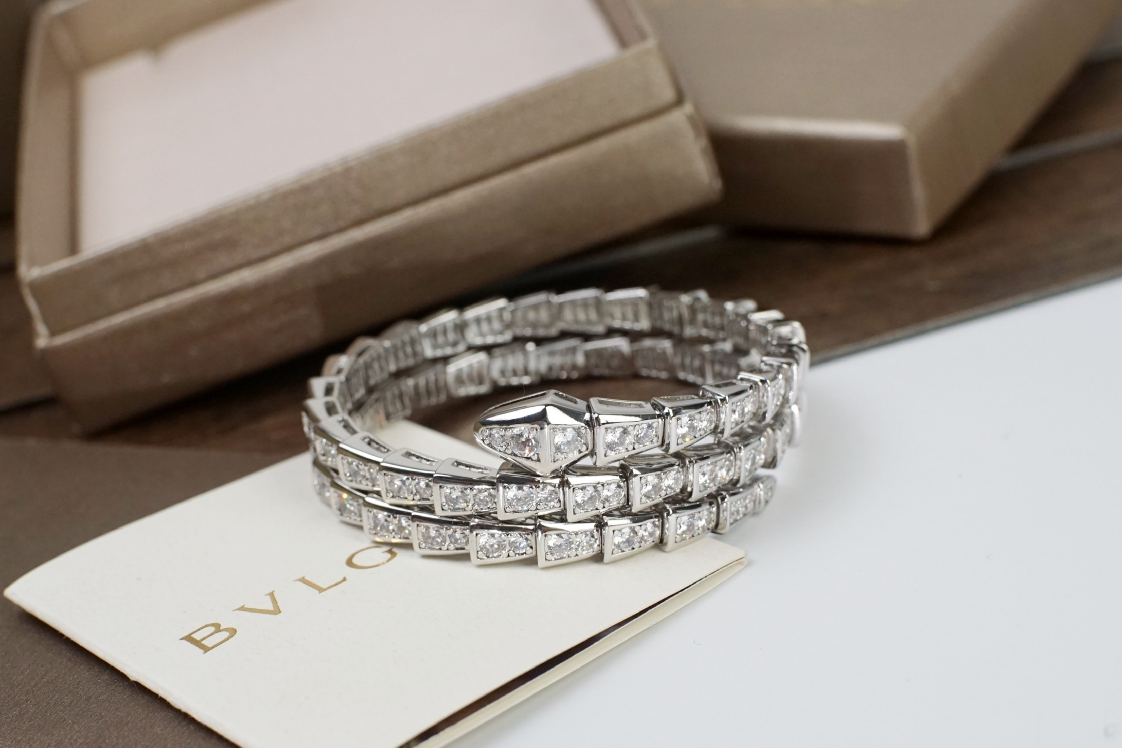 Bvlgari BVLGARI宝格丽双圈满钻蛇形手镯 ‼ 做工精细 创新设计 霸气的蛇形更显女人味