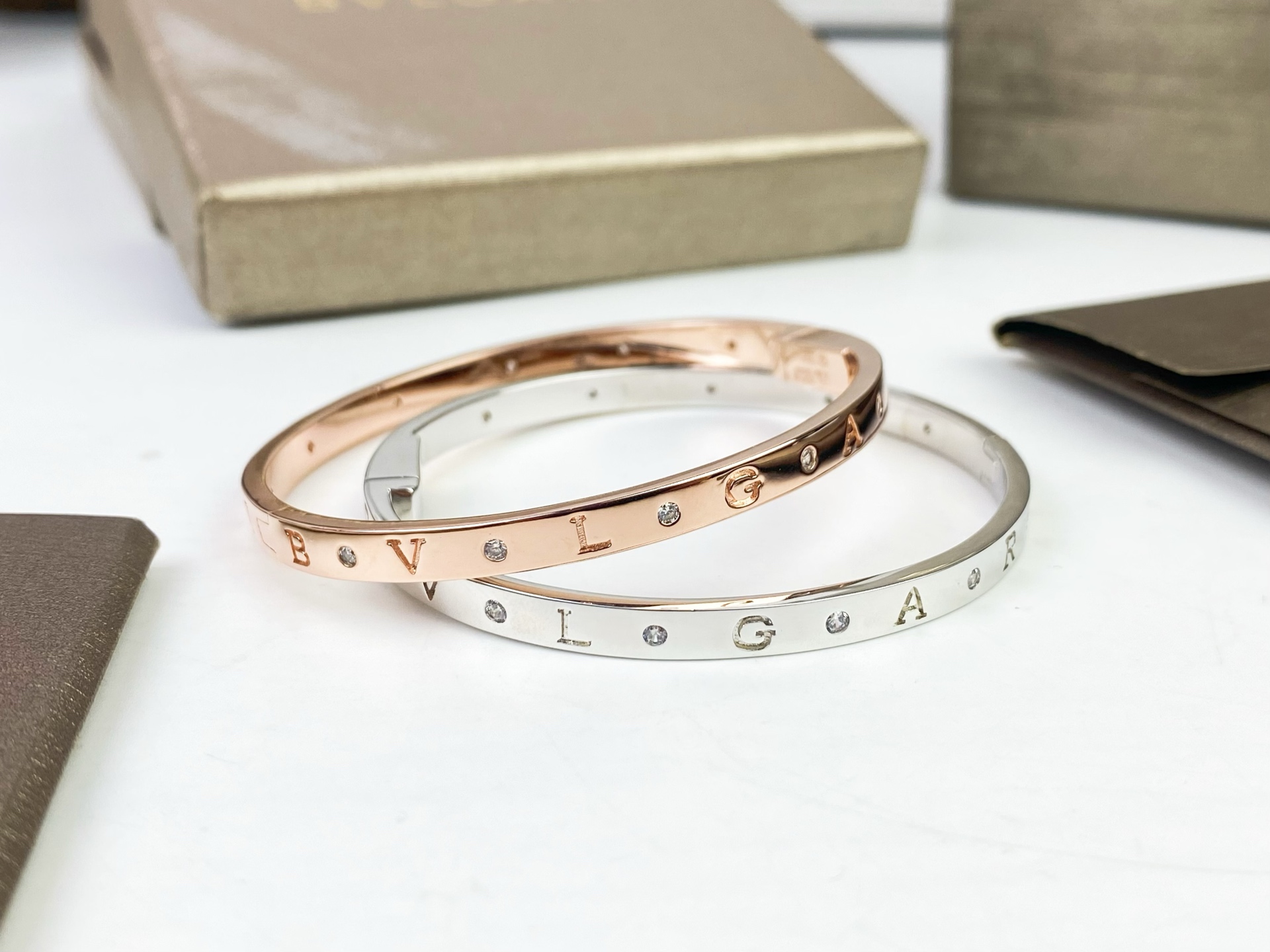 Bvlgari BVLGARI宝格丽字母间钻手镯