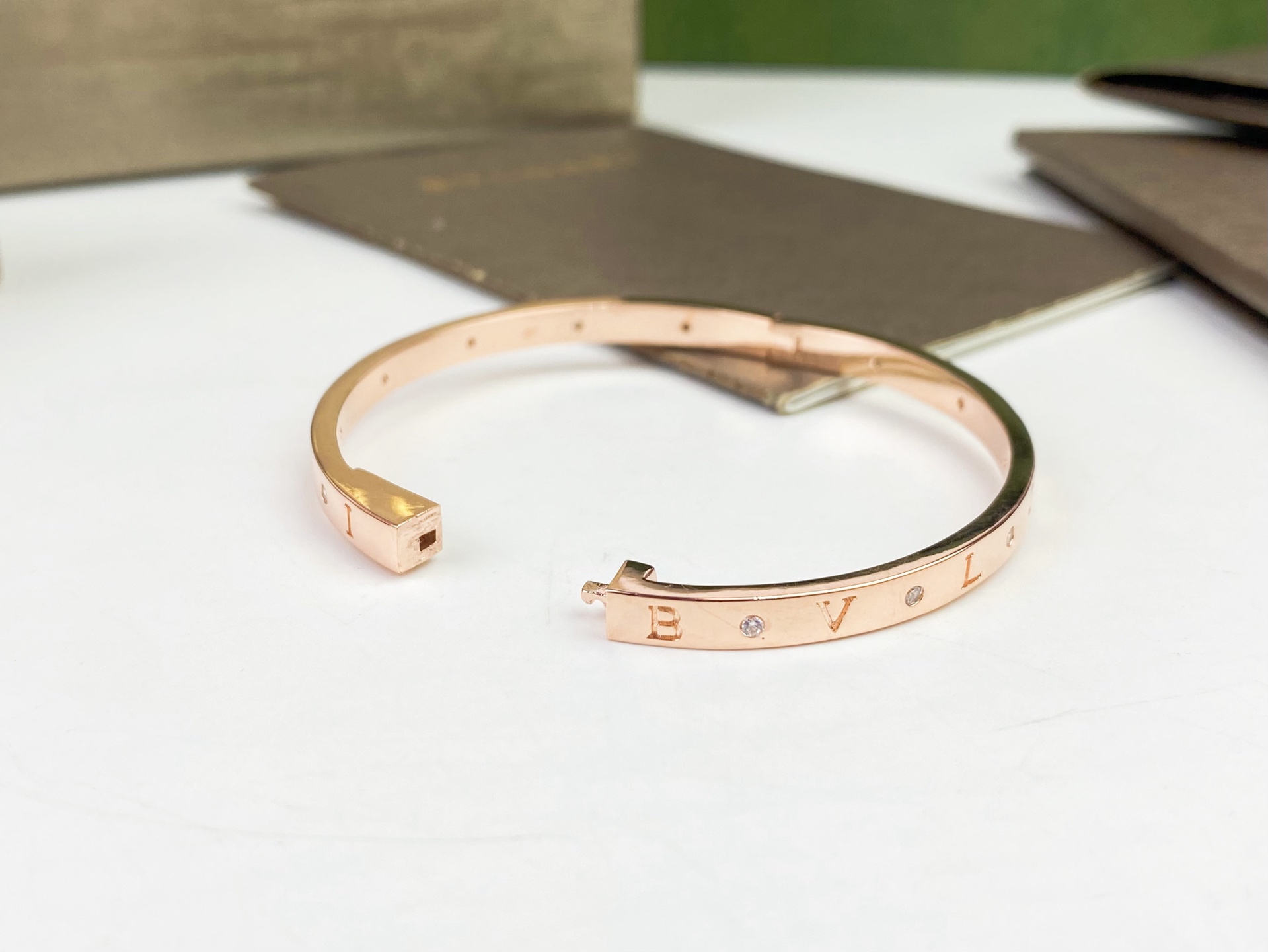 Bvlgari BVLGARI宝格丽字母间钻手镯