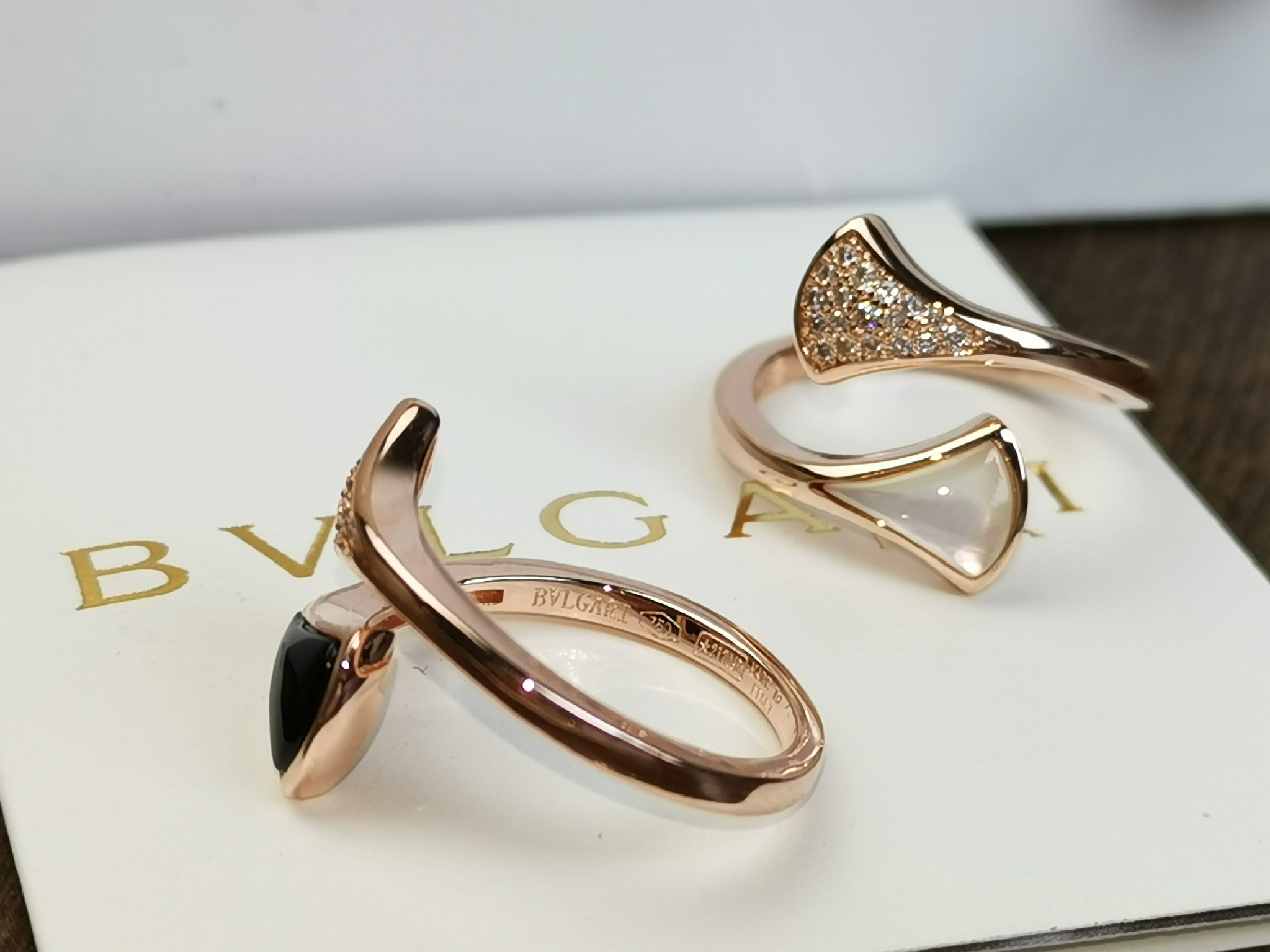 Bvlgari BVLGARI宝格丽错位间钻黑玛瑙白贝母扇形戒指