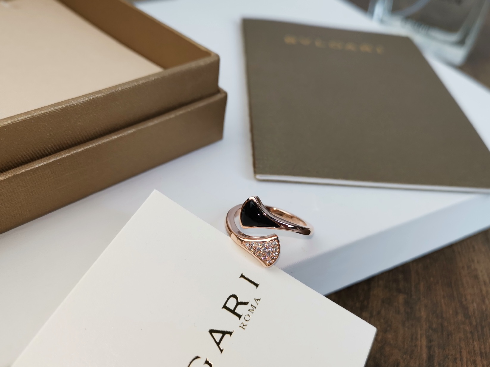 Bvlgari BVLGARI宝格丽错位间钻黑玛瑙白贝母扇形戒指