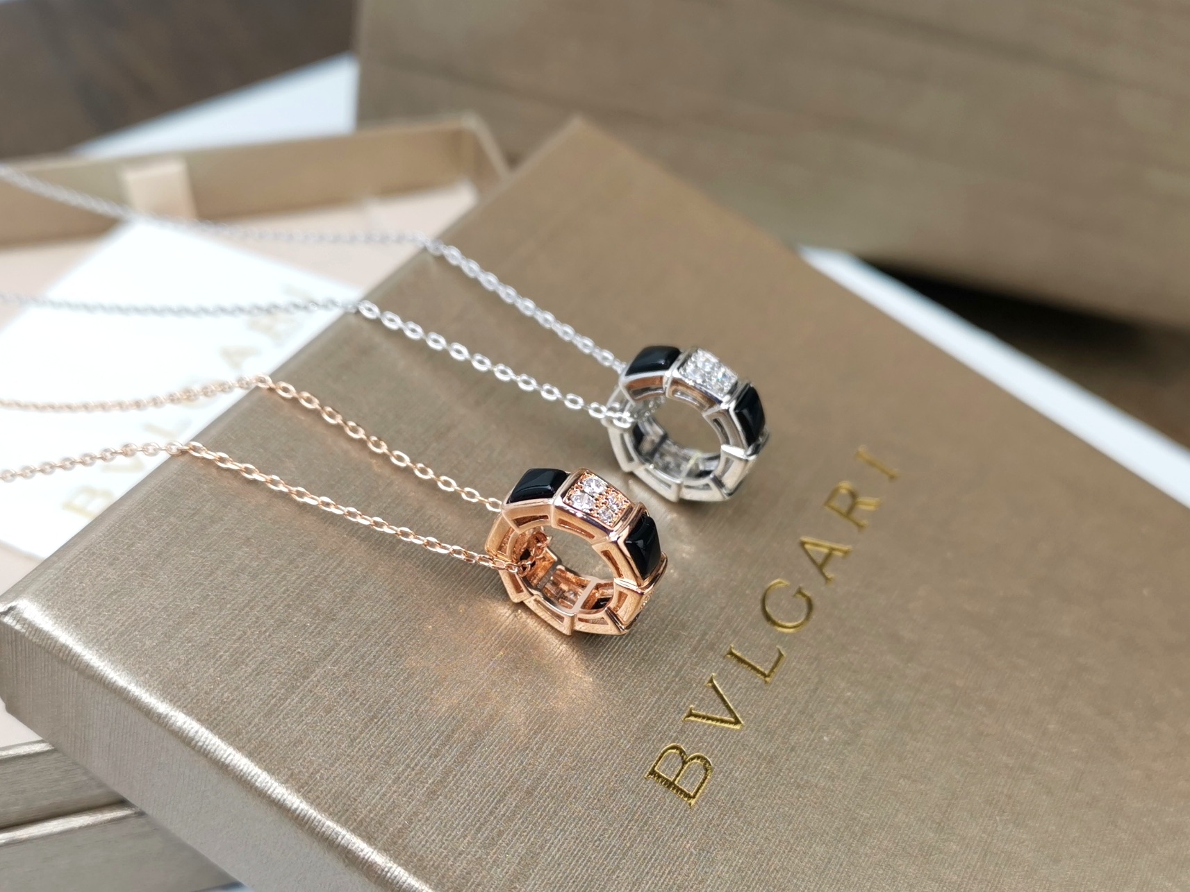 Bvlgari 宝格丽BVLGARI 黑玛瑙 红玛瑙