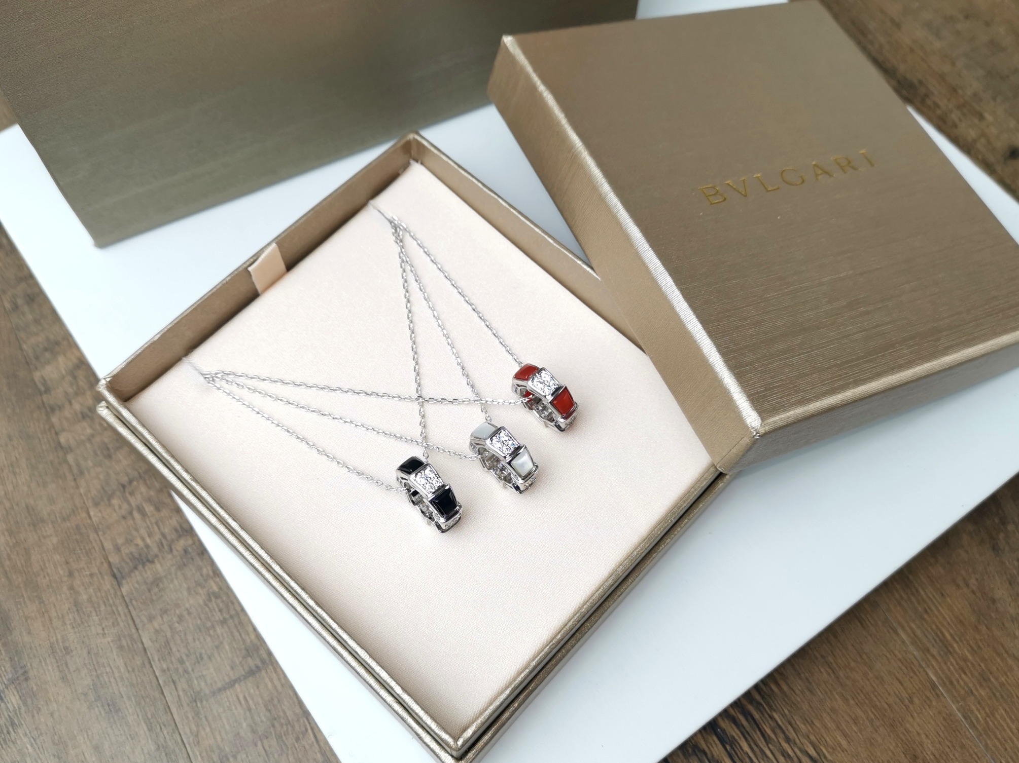 Bvlgari 宝格丽BVLGARI 黑玛瑙 红玛瑙