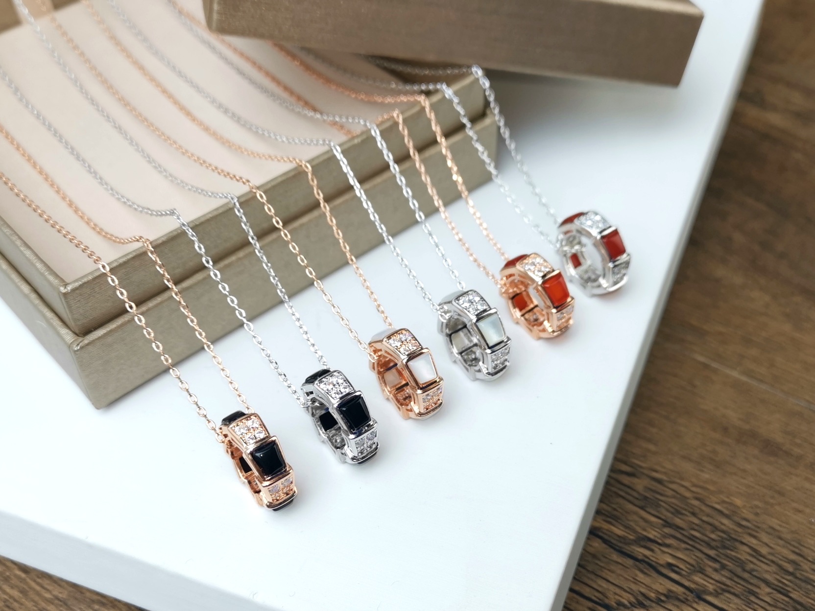 Bvlgari 宝格丽BVLGARI 黑玛瑙 红玛瑙
