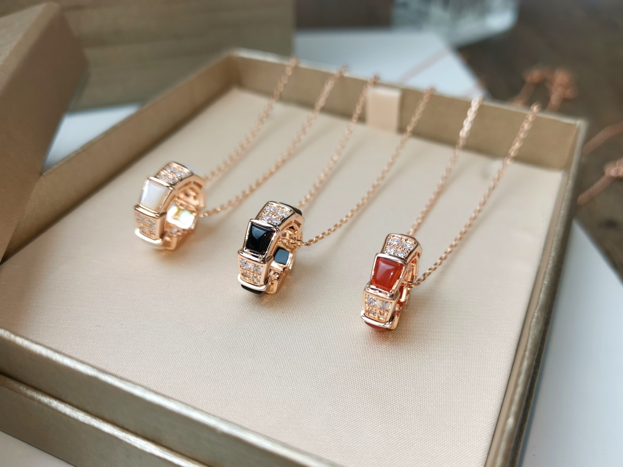 Bvlgari 宝格丽BVLGARI 黑玛瑙 红玛瑙