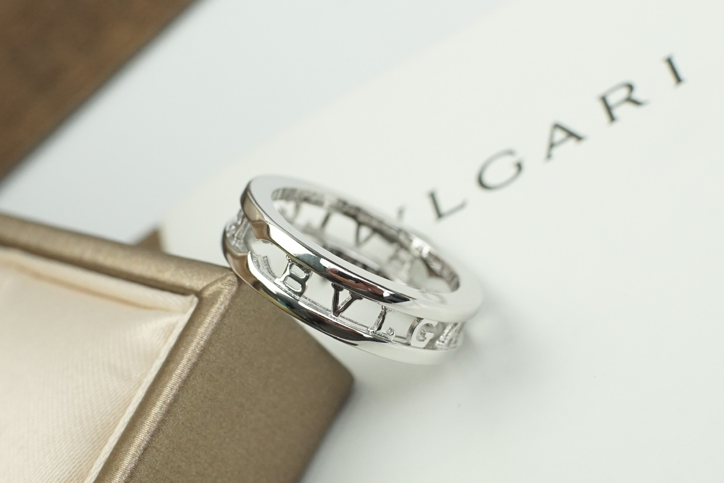 Bvlgari B yero 1系列 字母镂空戒指