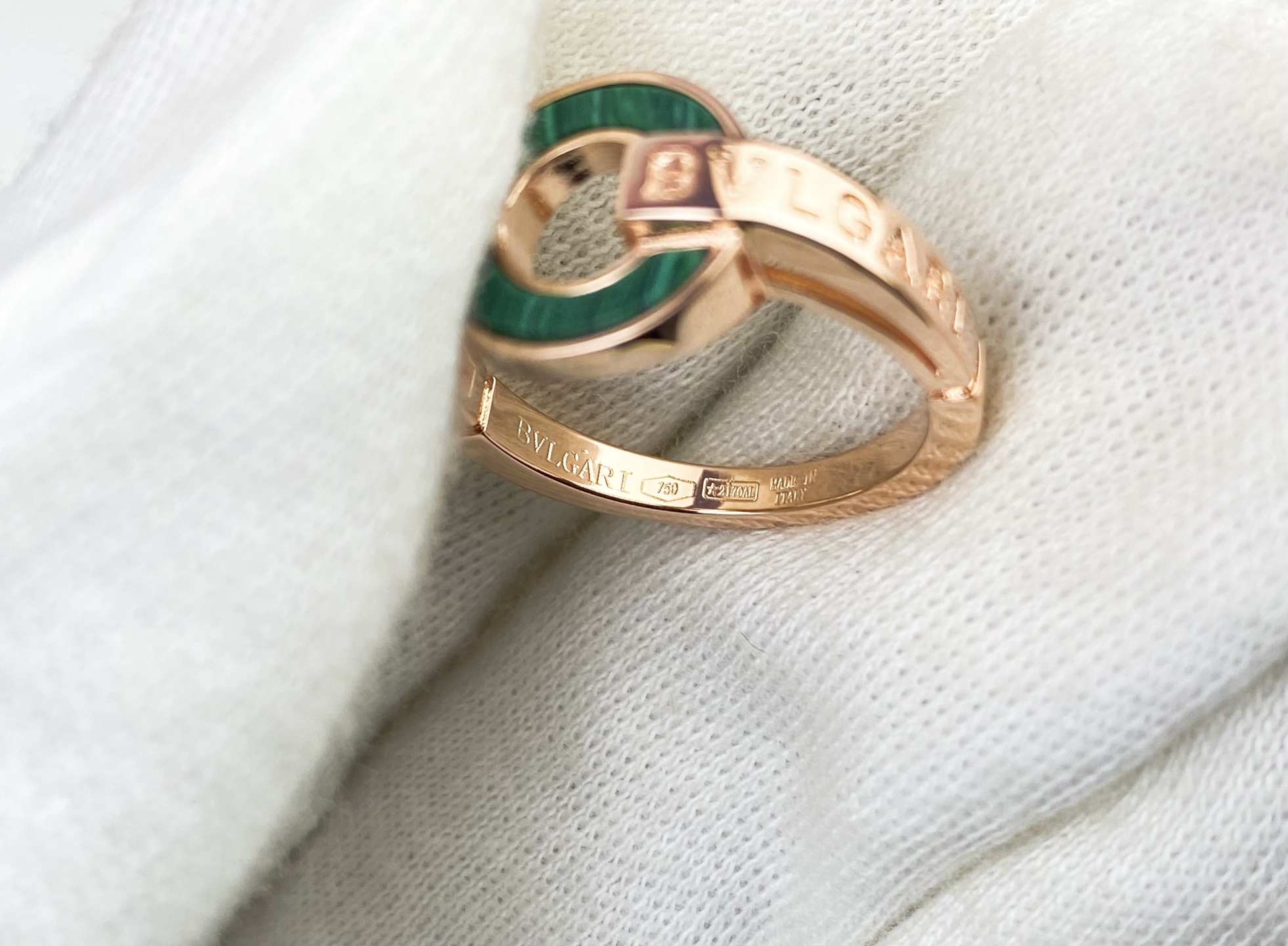 Bvlgari BVLGARI 宝格丽罗马系列 圆盘 孔雀绿字母戒指 独家首发 高端纯‮工手‬镶嵌