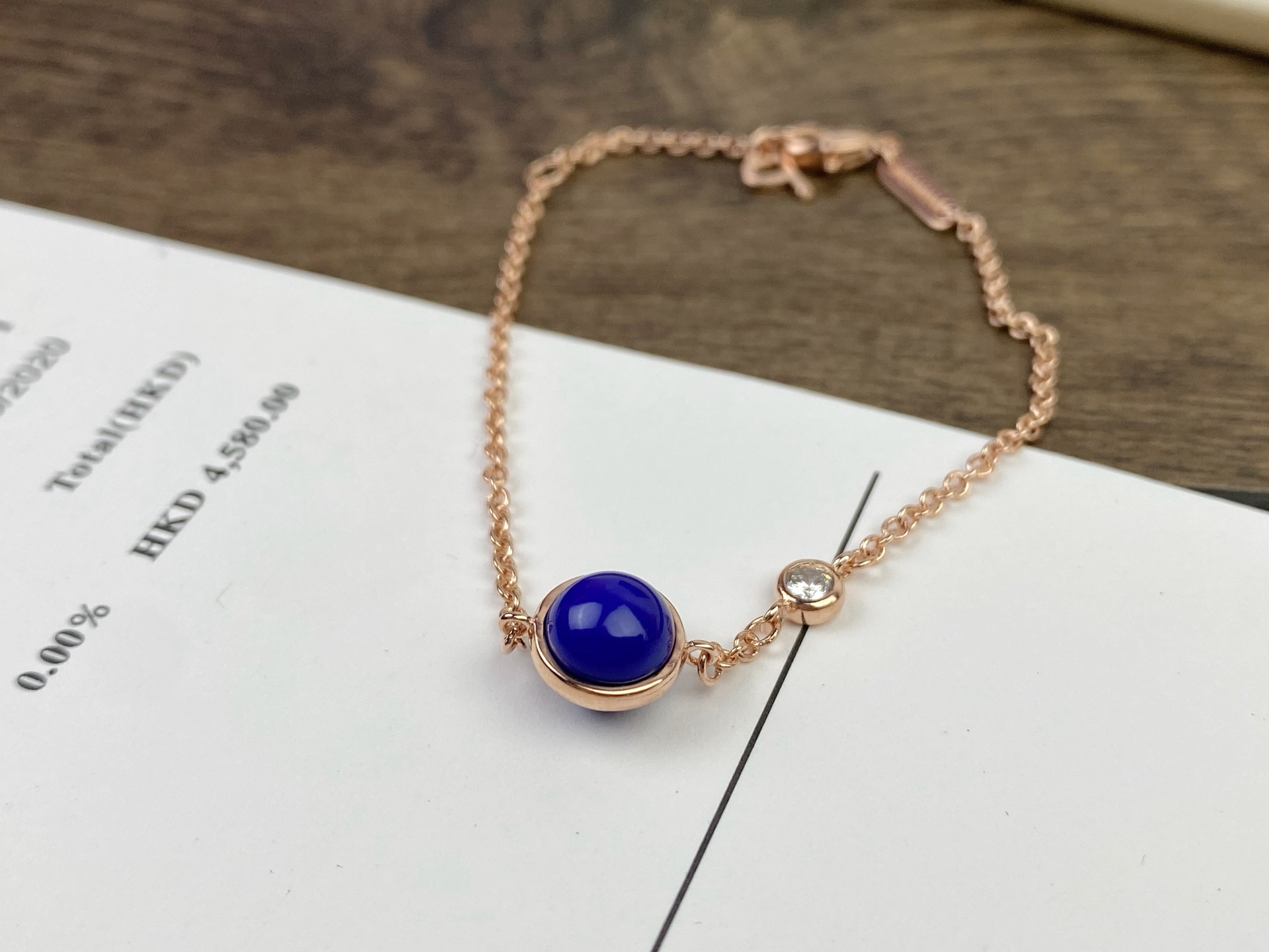 💥伯爵 PIAGET 手链 玫瑰金手链👉🏻搭配青金石圆珠，并镶饰美钻💫👉🏻一颗璀璨耀眼的钻石饰于宝石圆珠