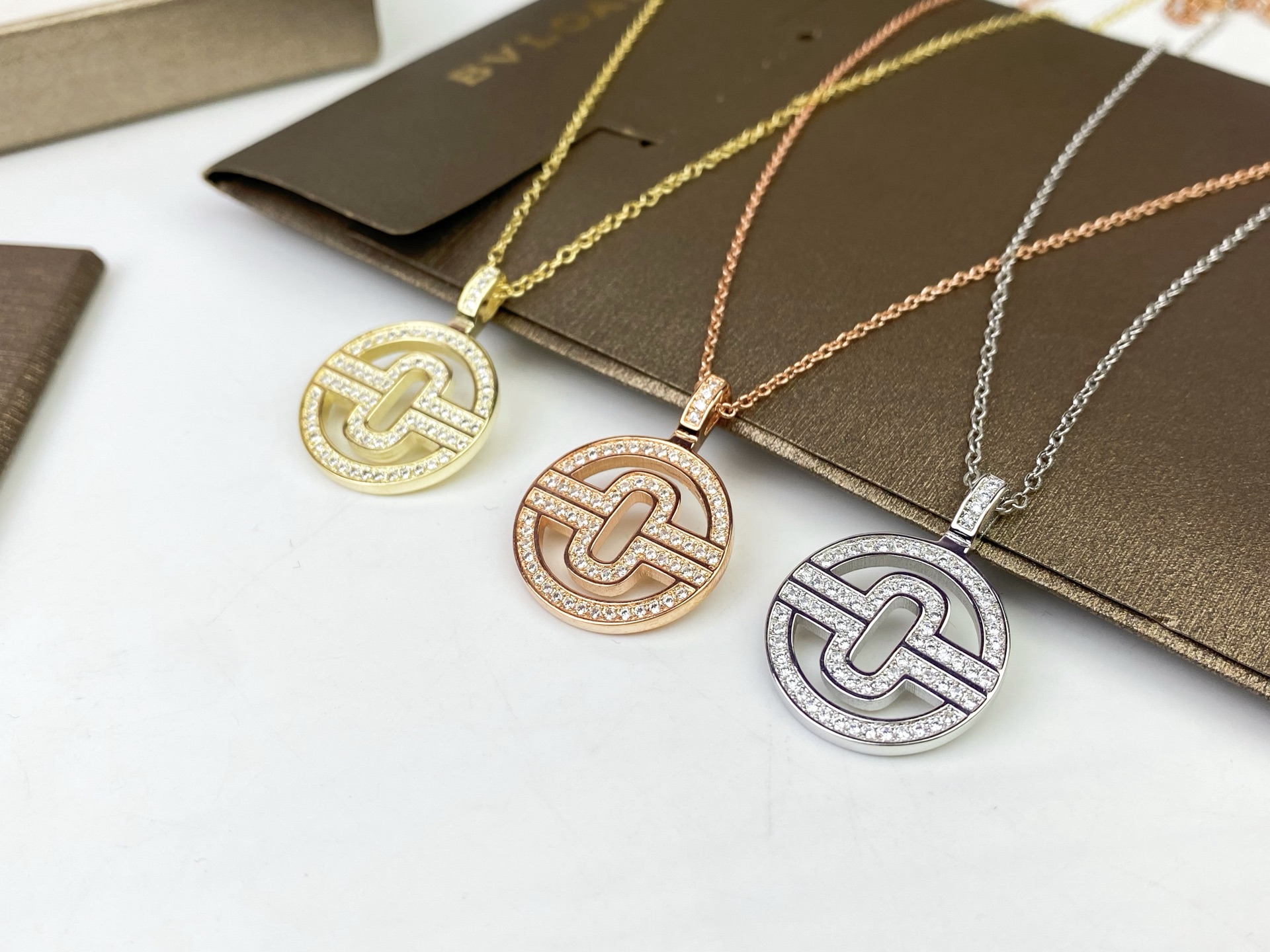 BVLGARI 宝格丽回形 圆项链🎉玫瑰金 黄金 白金🌟🌟 顶级亚金电镀18K厚金 。P项链