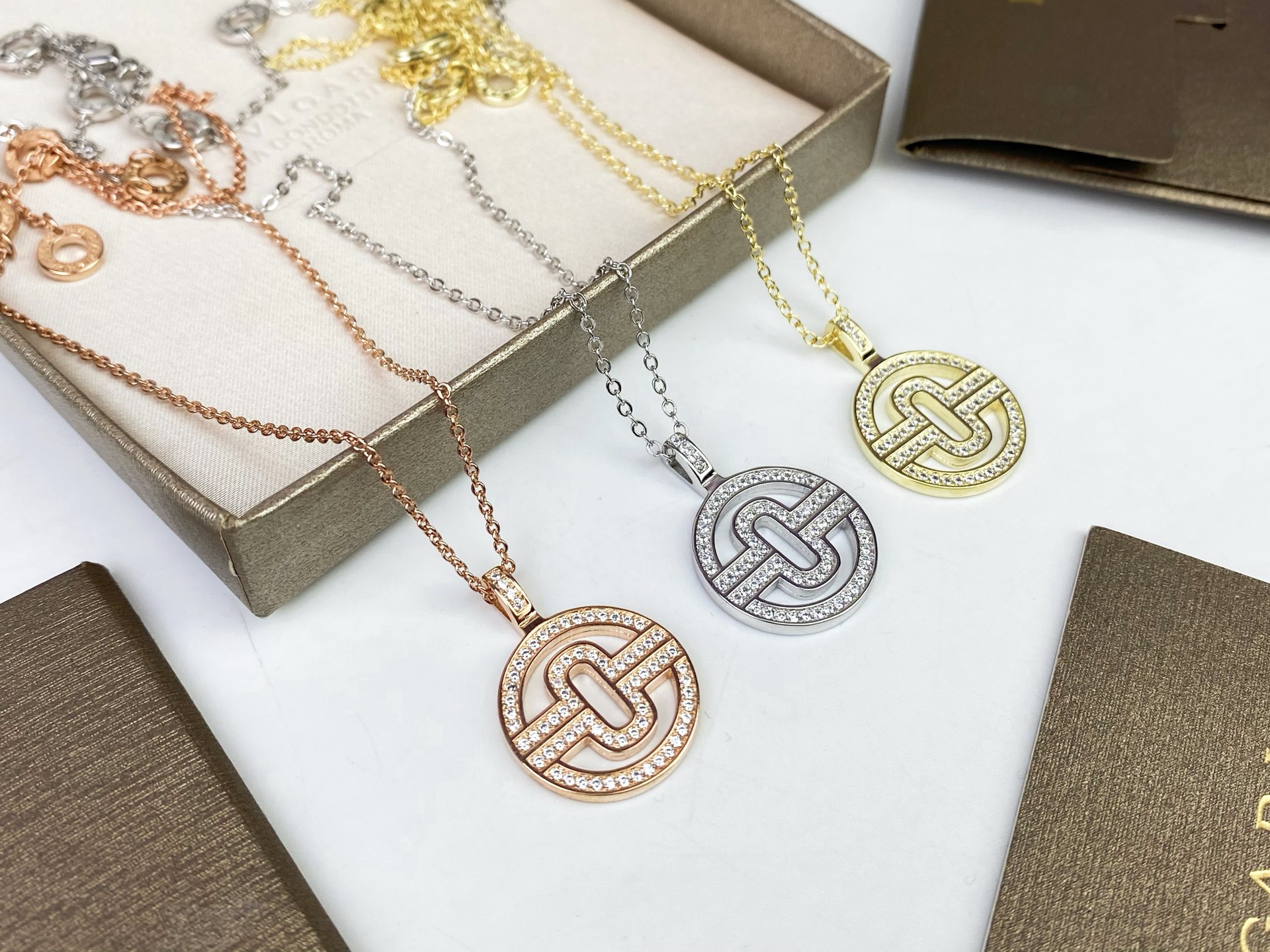 BVLGARI 宝格丽回形 圆项链🎉玫瑰金 黄金 白金🌟🌟 顶级亚金电镀18K厚金 。P项链