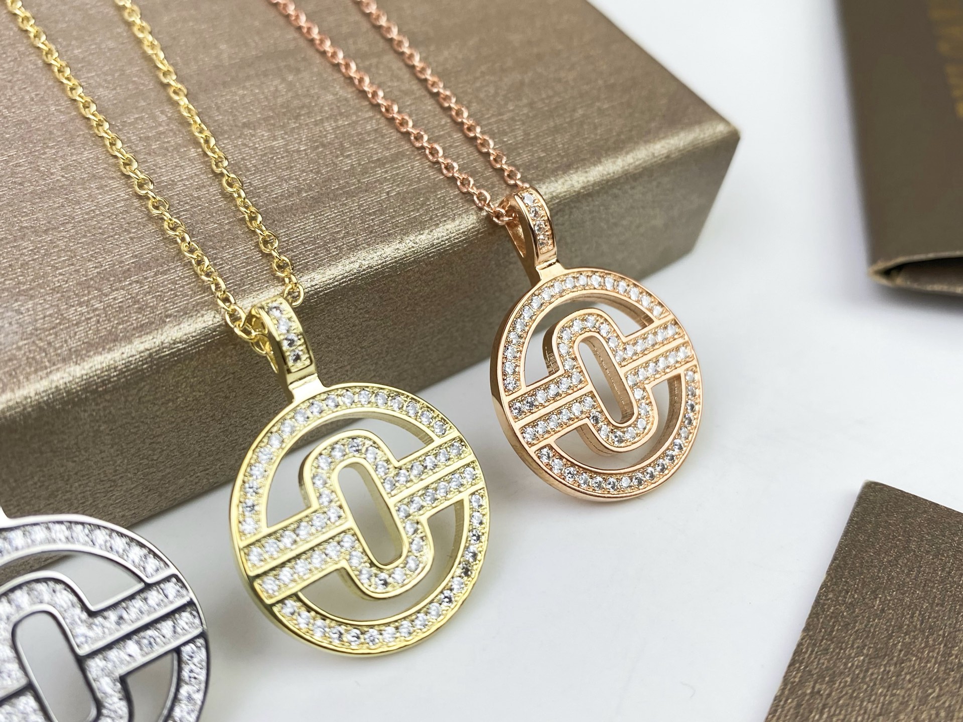 BVLGARI 宝格丽回形 圆项链🎉玫瑰金 黄金 白金🌟🌟 顶级亚金电镀18K厚金 。P项链