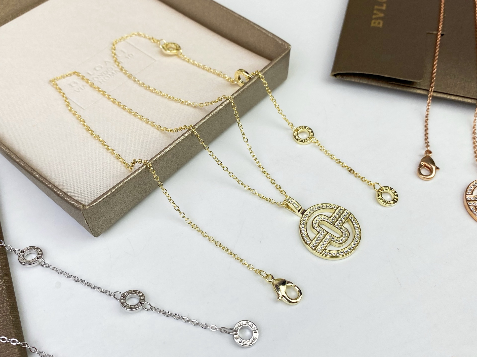 BVLGARI 宝格丽回形 圆项链🎉玫瑰金 黄金 白金🌟🌟 顶级亚金电镀18K厚金 。P项链