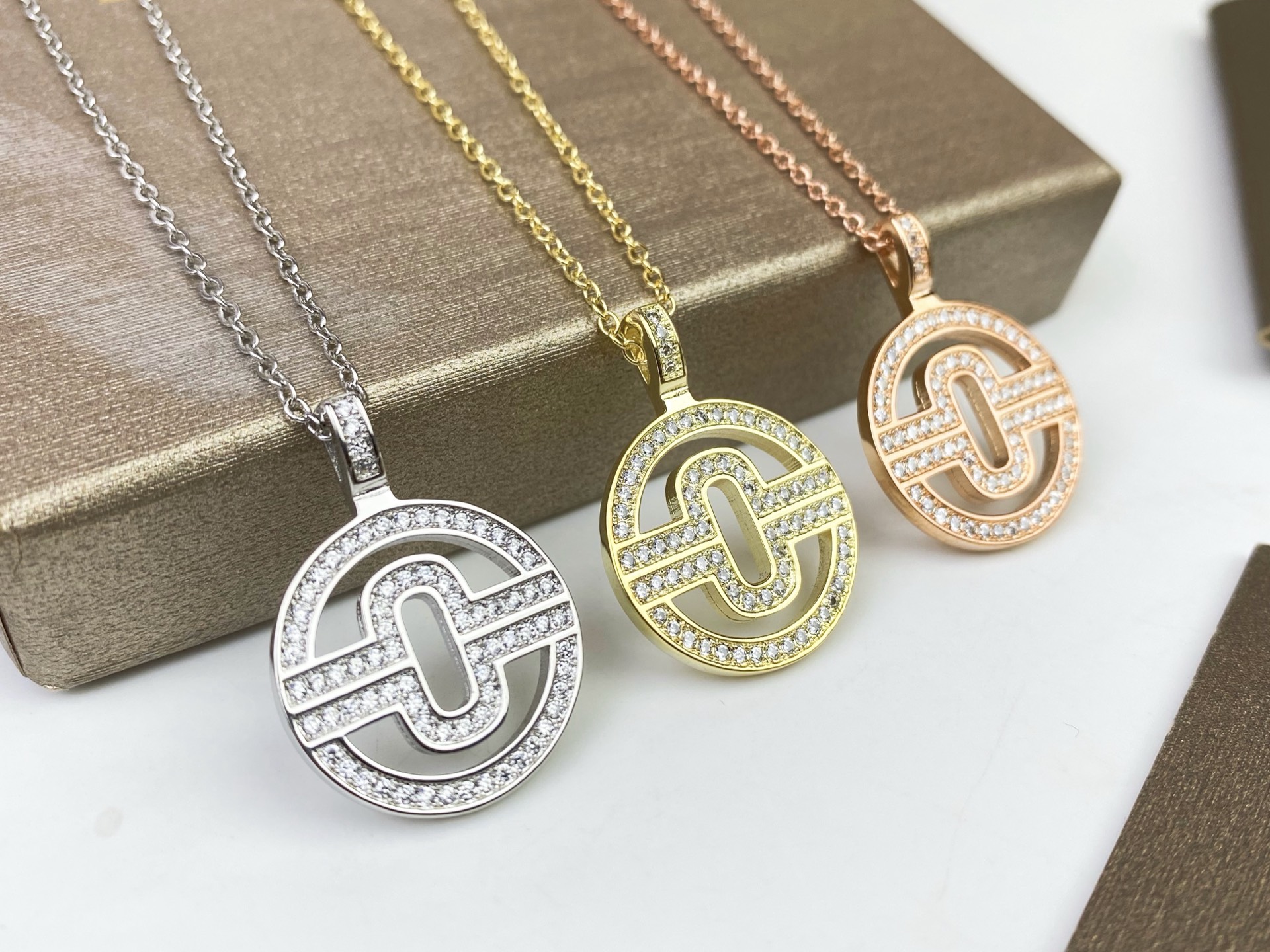BVLGARI 宝格丽回形 圆项链🎉玫瑰金 黄金 白金🌟🌟 顶级亚金电镀18K厚金 。P项链