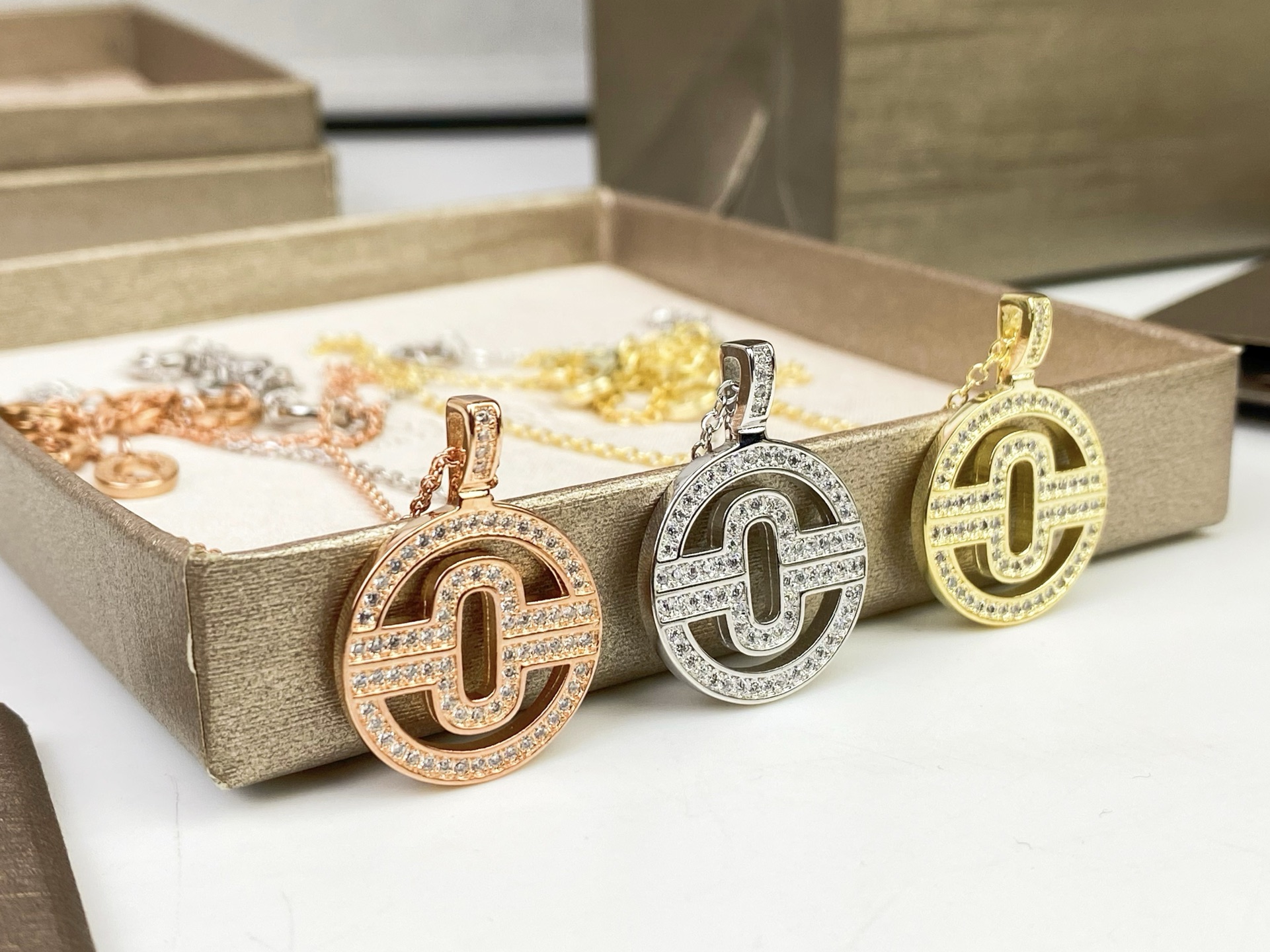 BVLGARI 宝格丽回形 圆项链🎉玫瑰金 黄金 白金🌟🌟 顶级亚金电镀18K厚金 。P项链