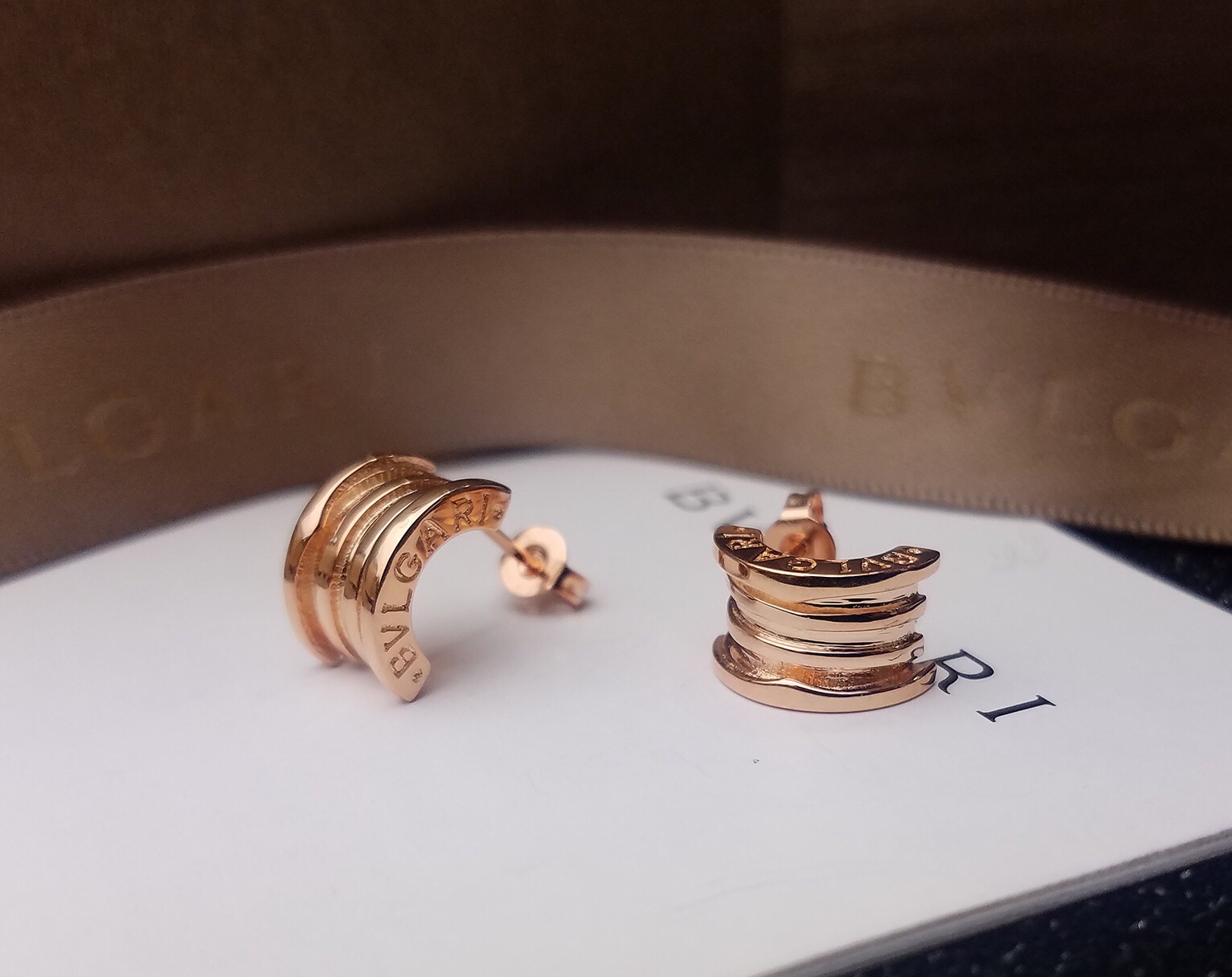 Bvlgari BVLGARI宝格丽B ZERO1系列弹簧项链同款弹簧耳钉