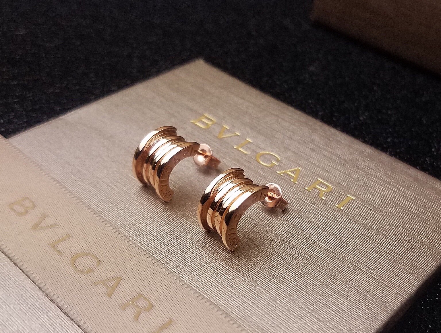 Bvlgari BVLGARI宝格丽B ZERO1系列弹簧项链同款弹簧耳钉