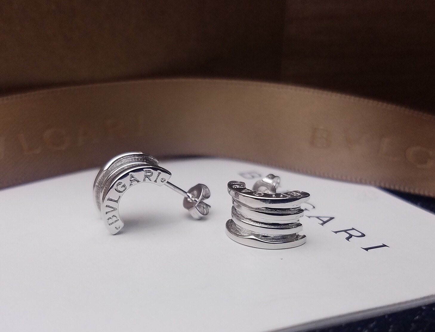 Bvlgari BVLGARI宝格丽B ZERO1系列弹簧项链同款弹簧耳钉