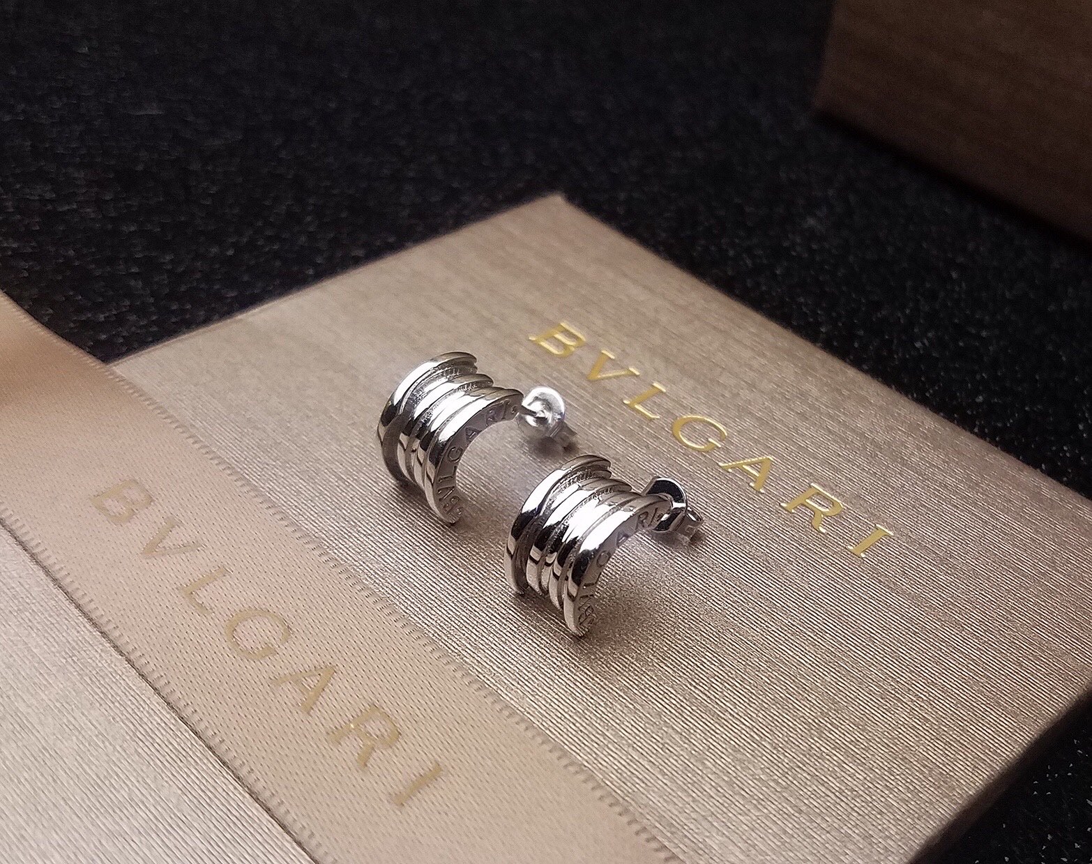 Bvlgari BVLGARI宝格丽B ZERO1系列弹簧项链同款弹簧耳钉