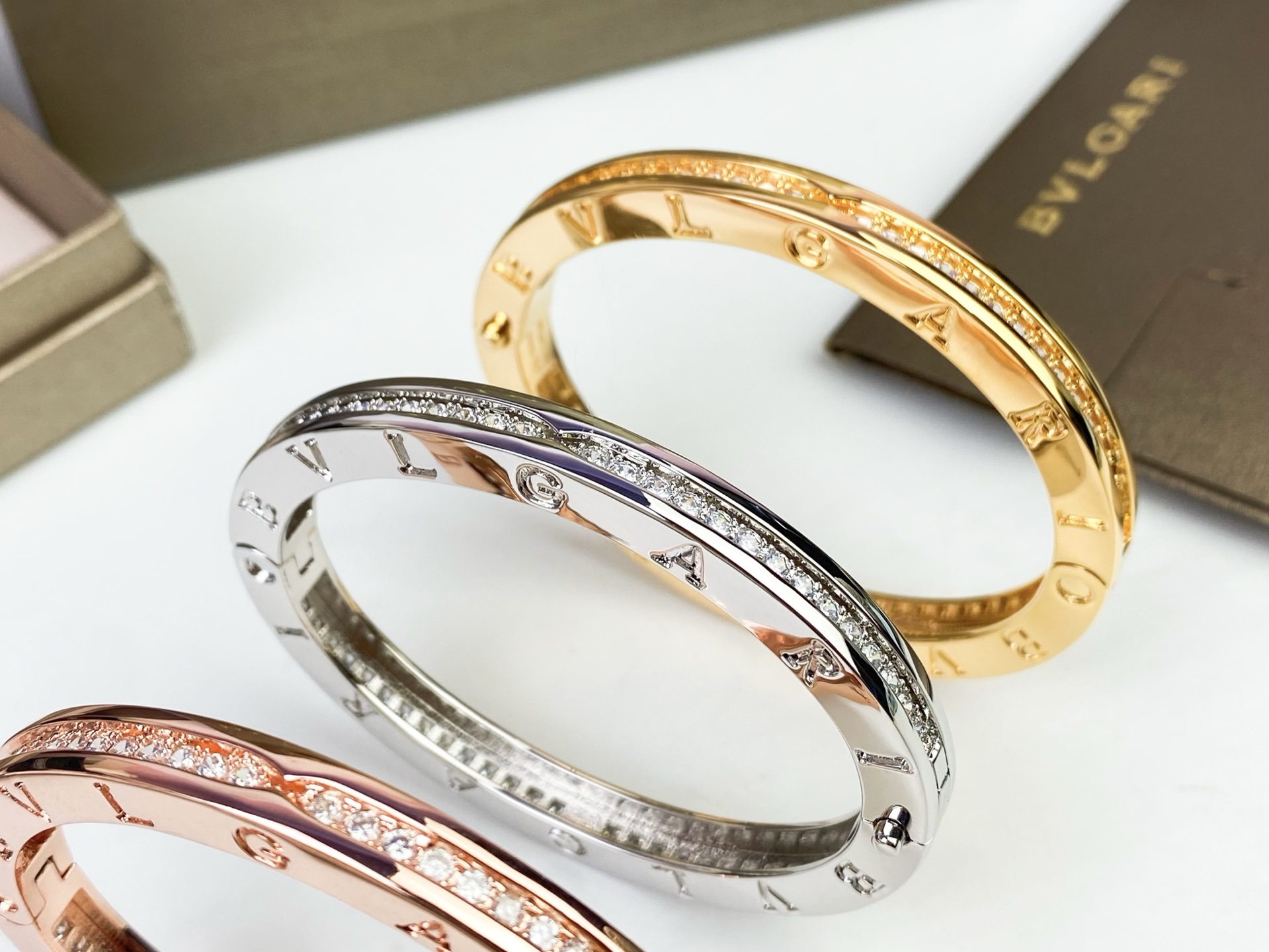 ✨ BVLGARI 宝格丽单排一圈钻手镯😱升级原版扣头，再也不怕扣头松动😱高端定制 亚金电镀18k厚金 