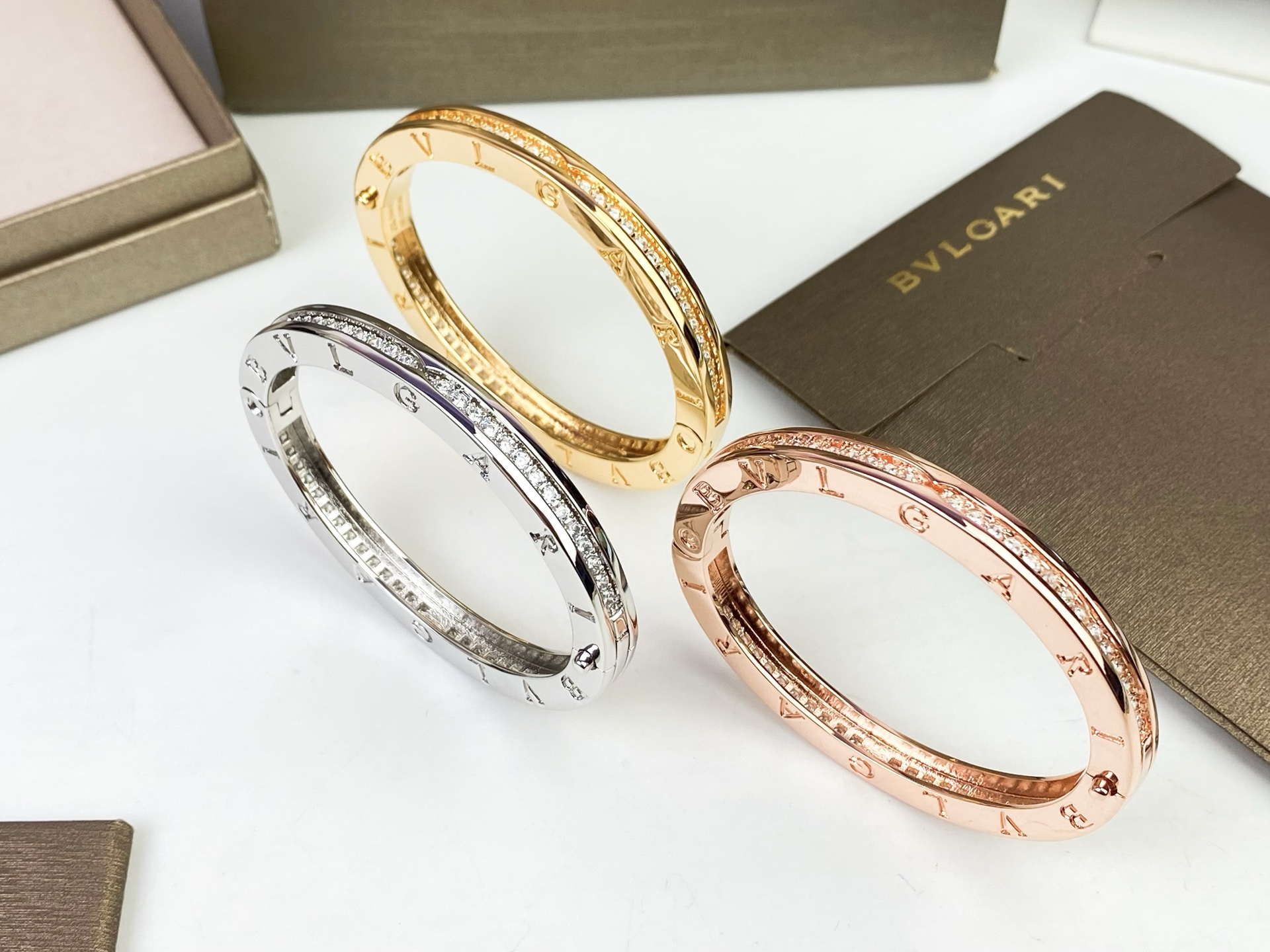 ✨ BVLGARI 宝格丽单排一圈钻手镯😱升级原版扣头，再也不怕扣头松动😱高端定制 亚金电镀18k厚金 