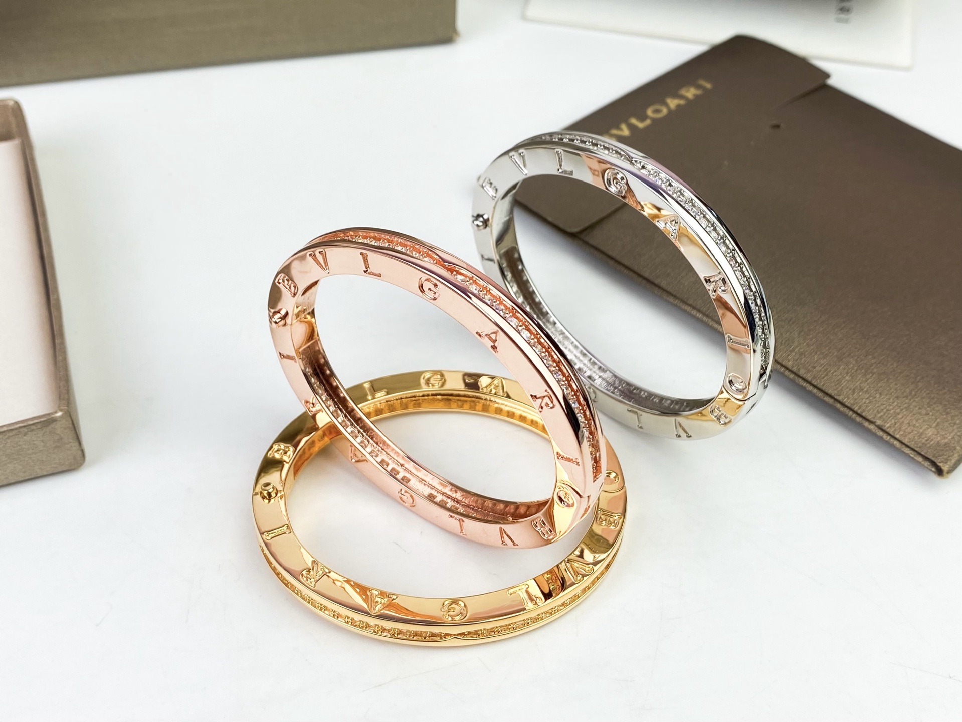 ✨ BVLGARI 宝格丽单排一圈钻手镯😱升级原版扣头，再也不怕扣头松动😱高端定制 亚金电镀18k厚金 