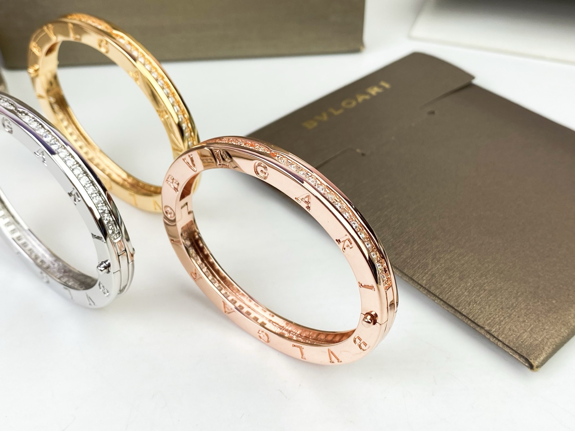 ✨ BVLGARI 宝格丽单排一圈钻手镯😱升级原版扣头，再也不怕扣头松动😱高端定制 亚金电镀18k厚金 