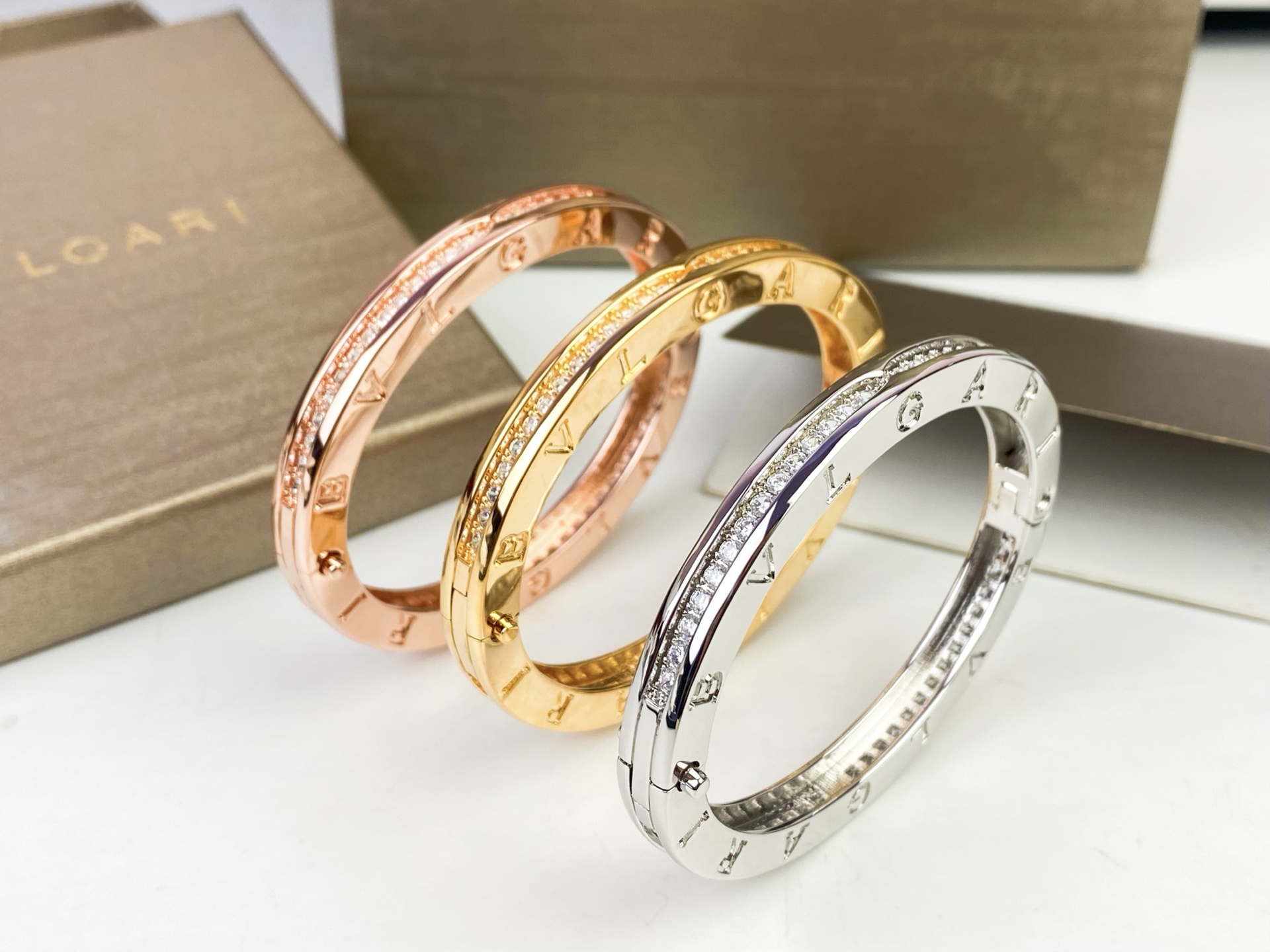 ✨ BVLGARI 宝格丽单排一圈钻手镯😱升级原版扣头，再也不怕扣头松动😱高端定制 亚金电镀18k厚金 