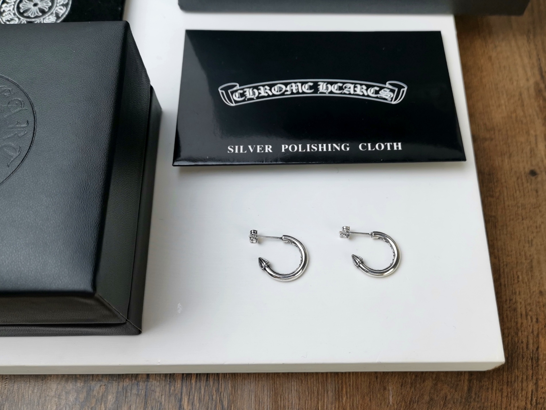 Chrome Hearts Chrome He@rts 克罗心简约半圆箭头耳环