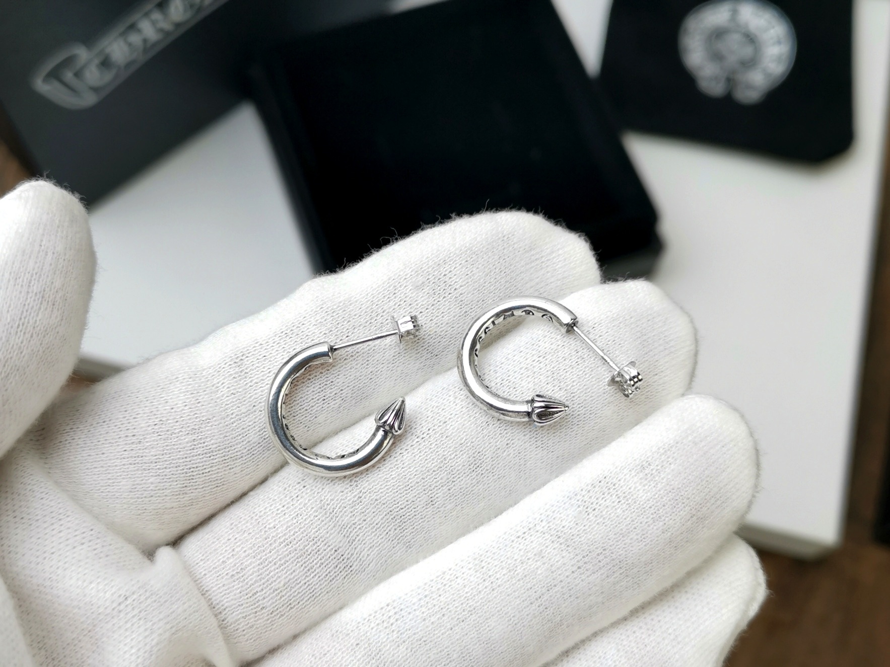 Chrome Hearts Chrome He@rts 克罗心简约半圆箭头耳环