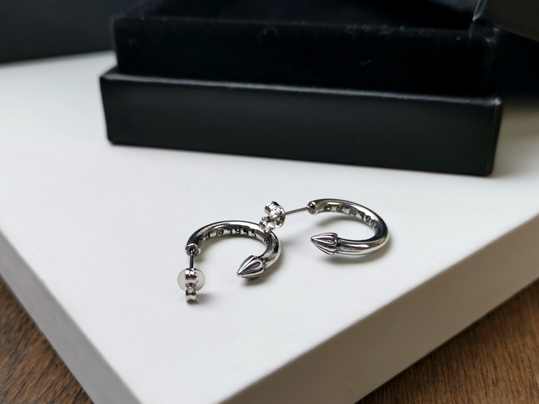 Chrome Hearts Chrome He@rts 克罗心简约半圆箭头耳环