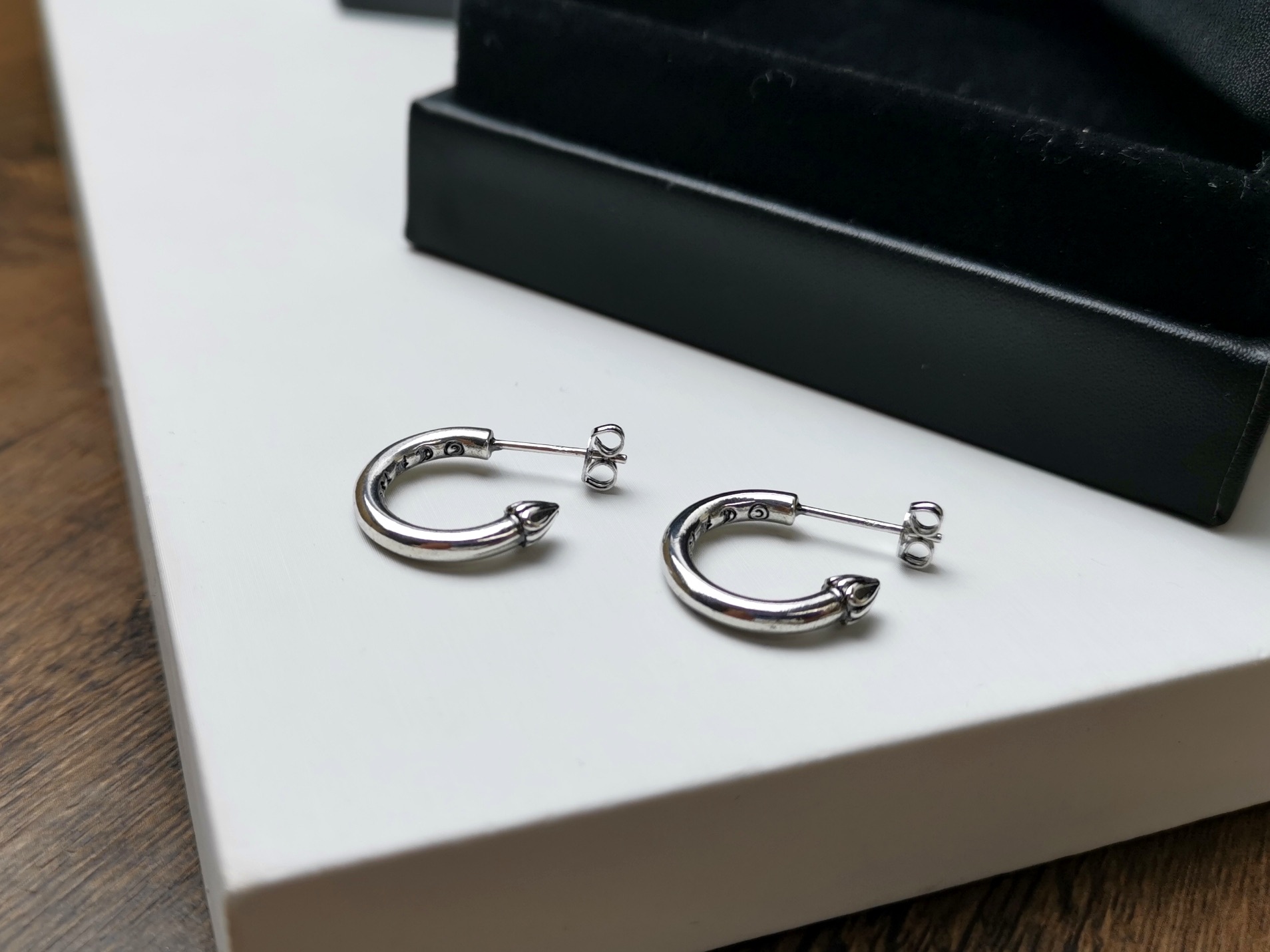 Chrome Hearts Chrome He@rts 克罗心简约半圆箭头耳环