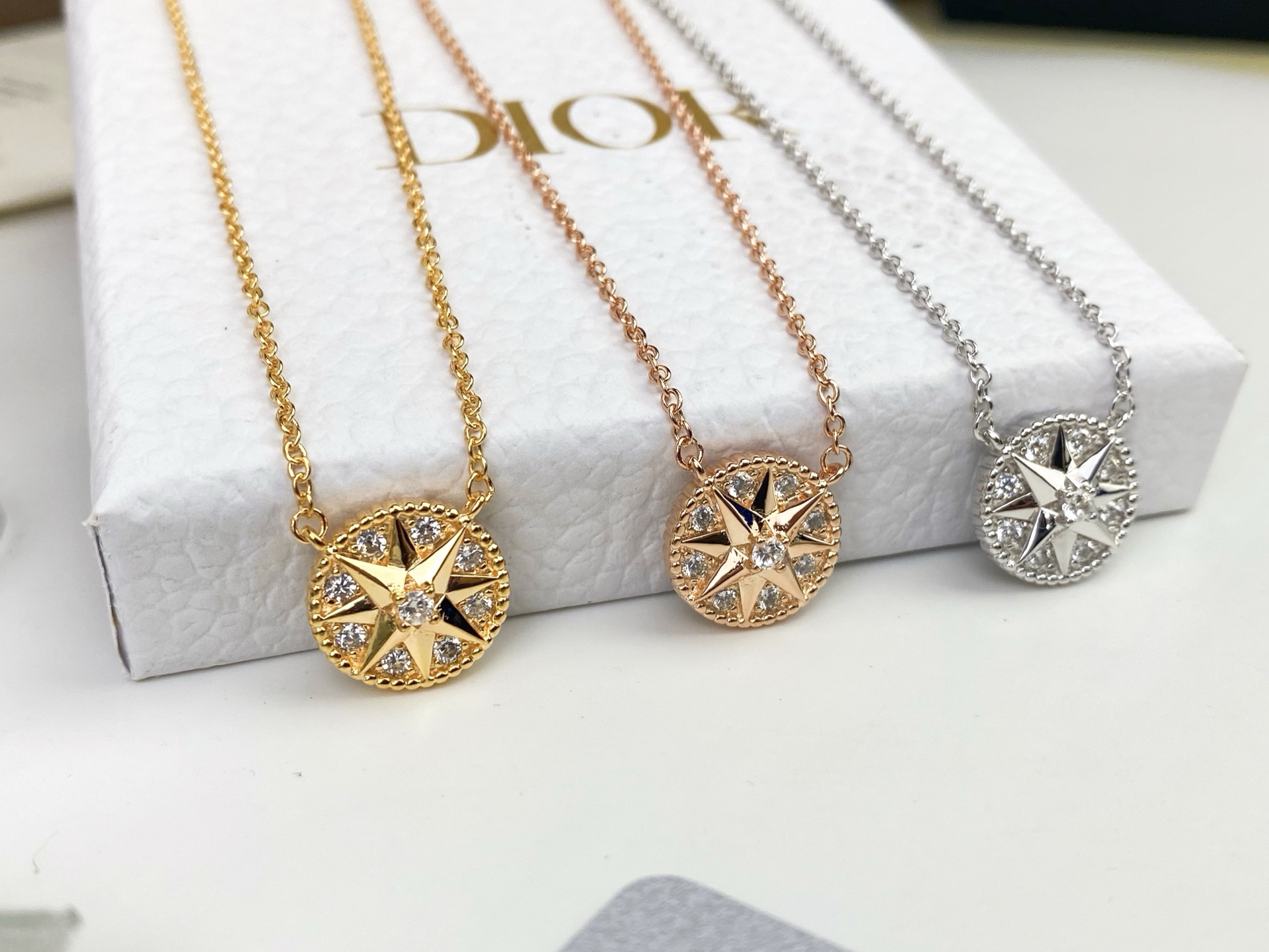 💋💋DIOR 满钻罗盘项链  幸运星-八芒星⚠⚠⚠ 双面皆可配戴💯⬙😍各大网红、明星追捧款❤亚金电镀18