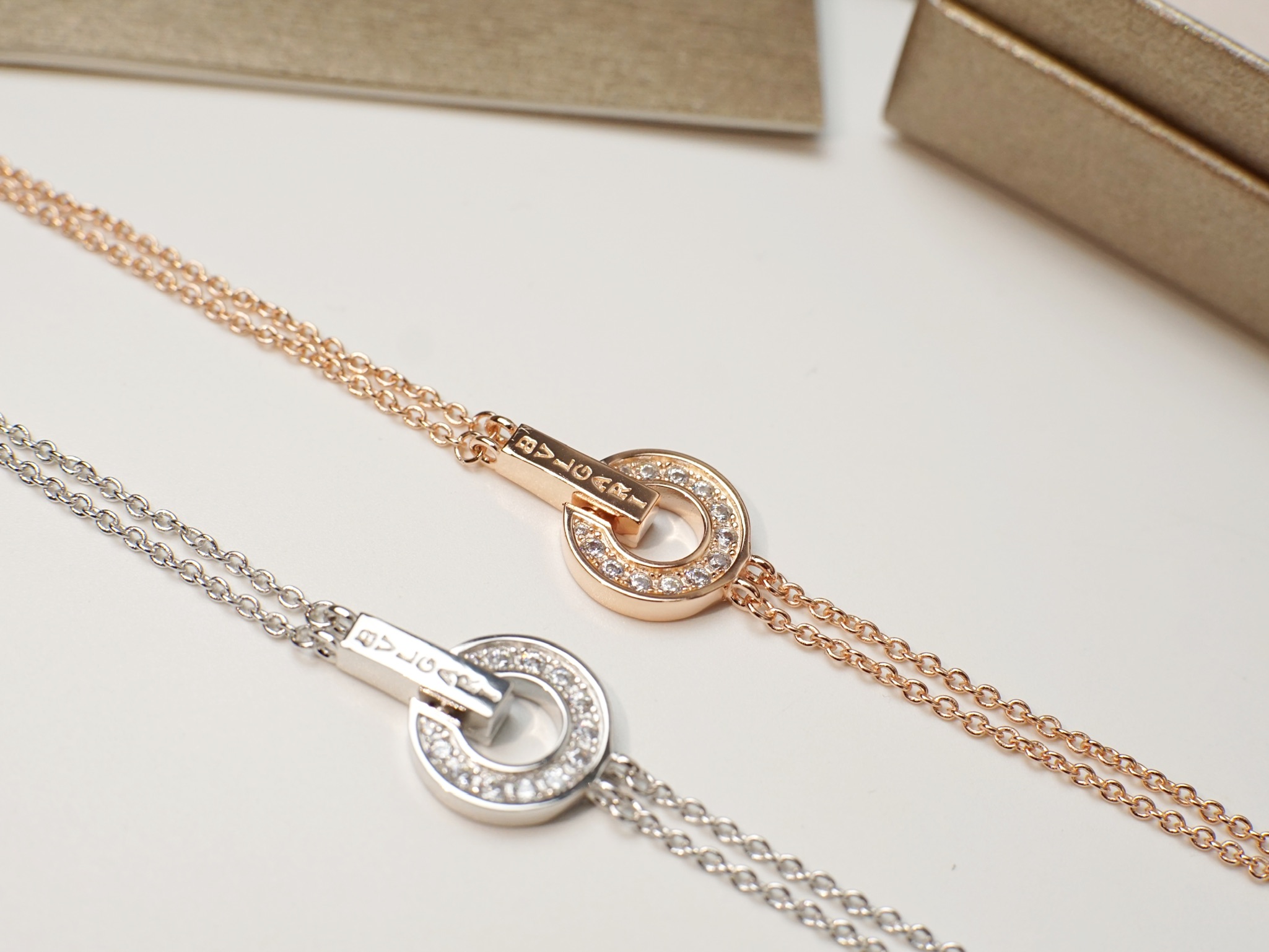 Bvlgari BVLGARI 宝格丽罗马系列 圆盘 钻石 字母手链 高端纯‮工手‬镶嵌