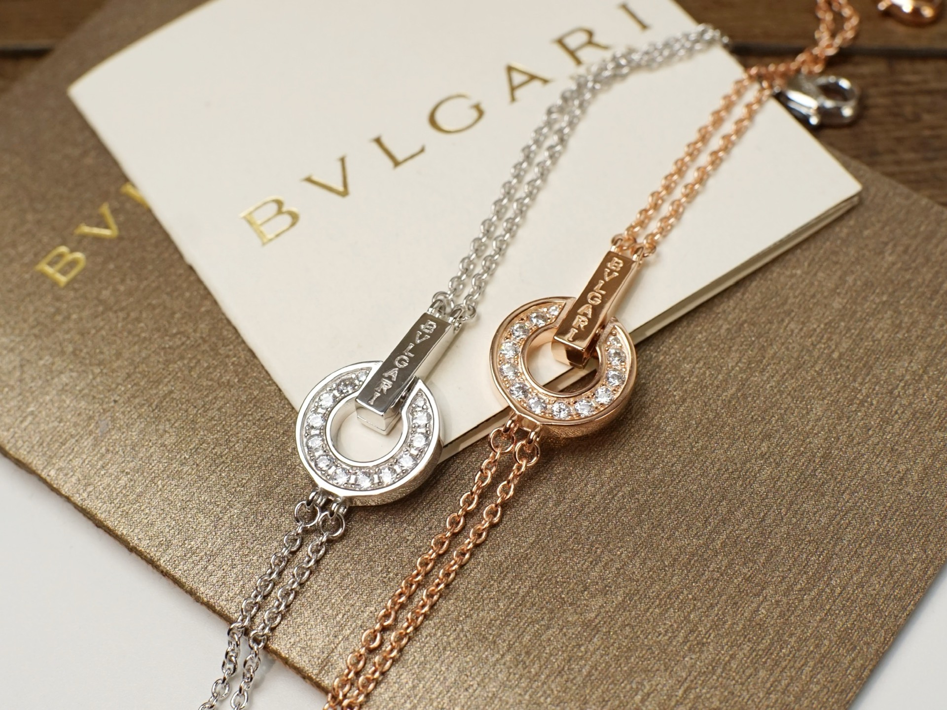 Bvlgari BVLGARI 宝格丽罗马系列 圆盘 钻石 字母手链 高端纯‮工手‬镶嵌