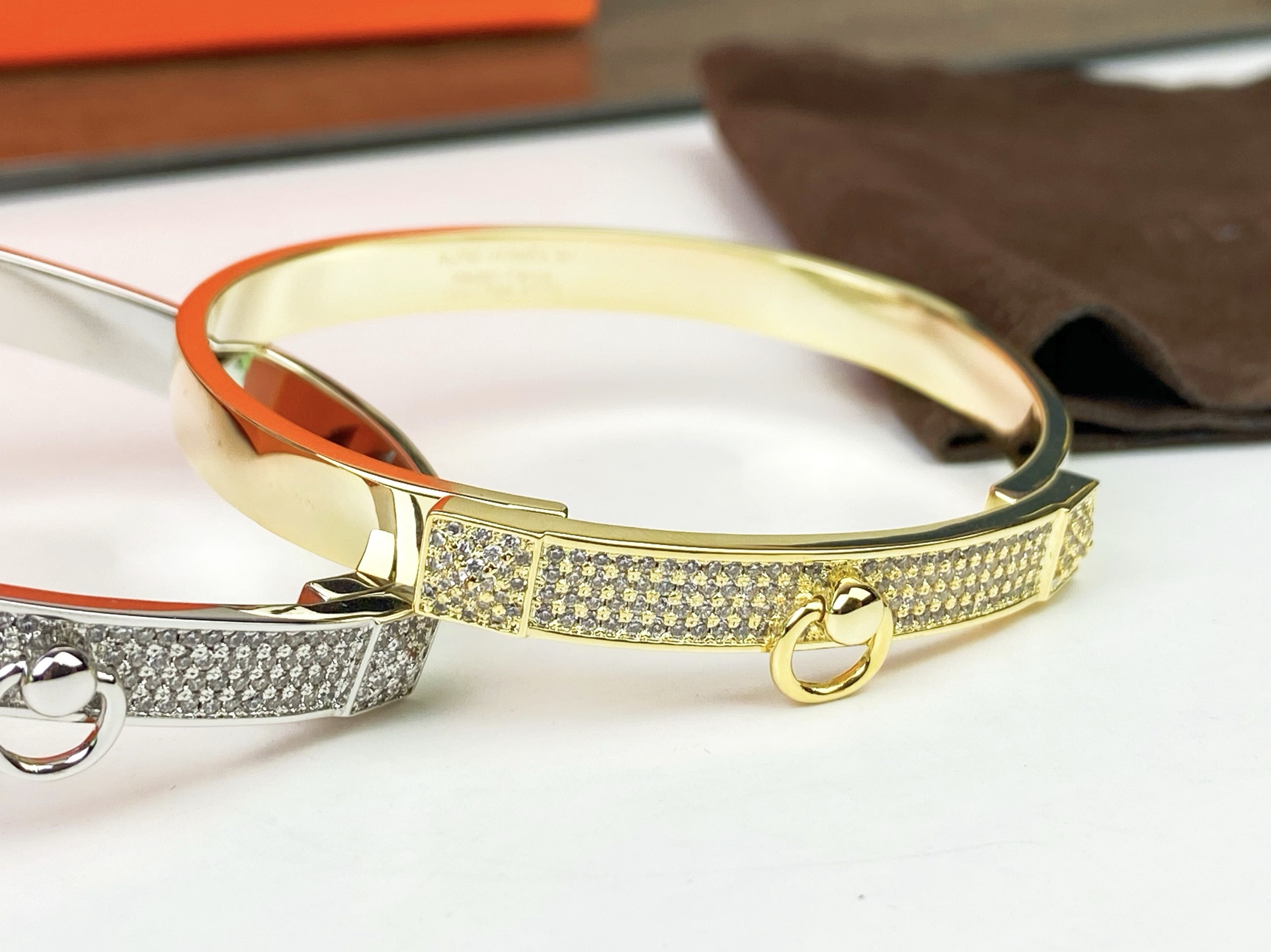 Hermès 爱马仕HERMES Kelly半钻手镯