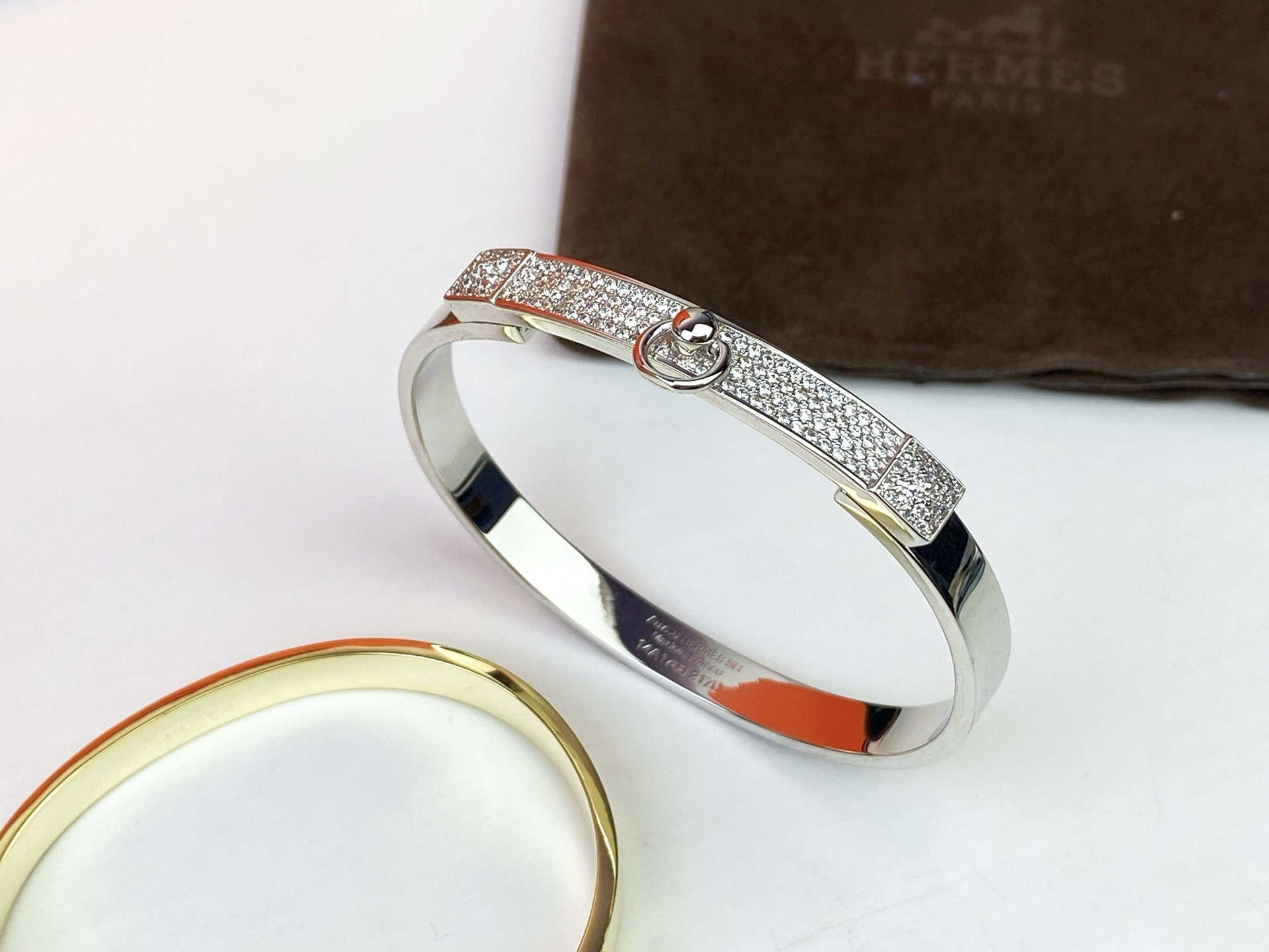 Hermès 爱马仕HERMES Kelly半钻手镯