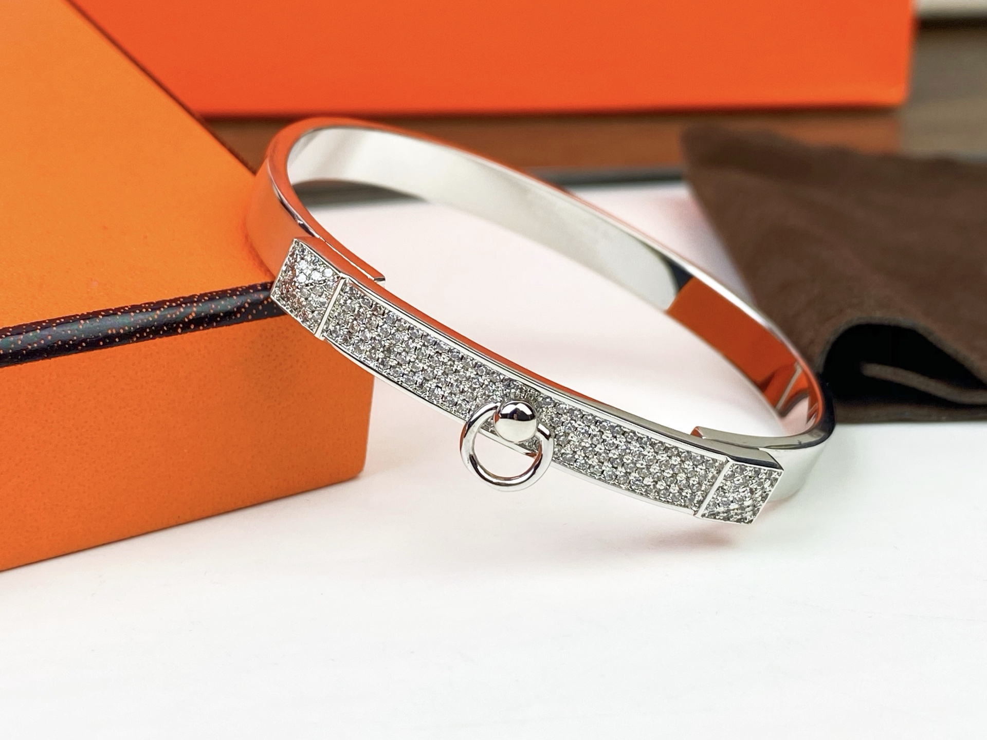 Hermès 爱马仕HERMES Kelly半钻手镯