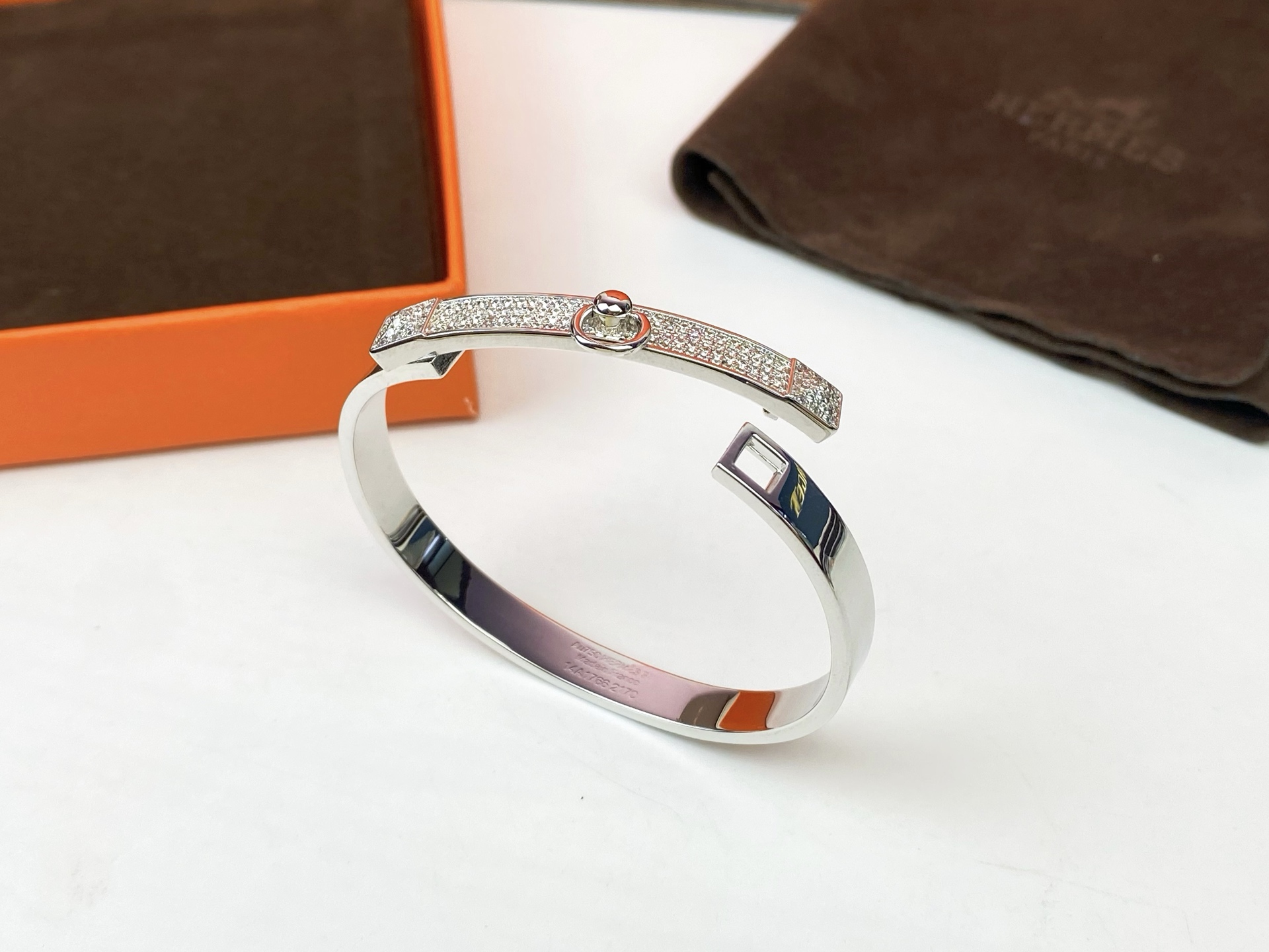 Hermès 爱马仕HERMES Kelly半钻手镯