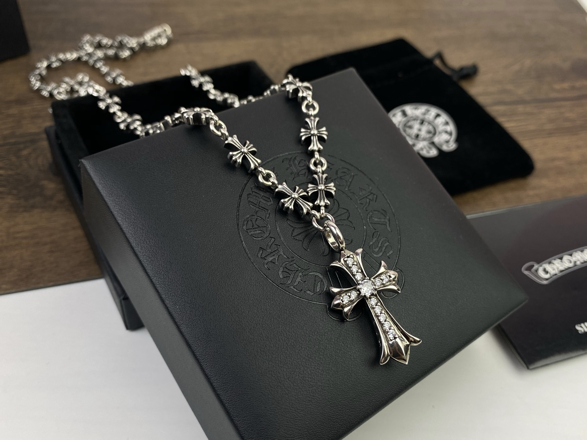 Chrome Hearts 𝕮𝖍𝖗𝖔𝖒𝖊 𝕳𝖊𝖆𝖗𝖙𝖘