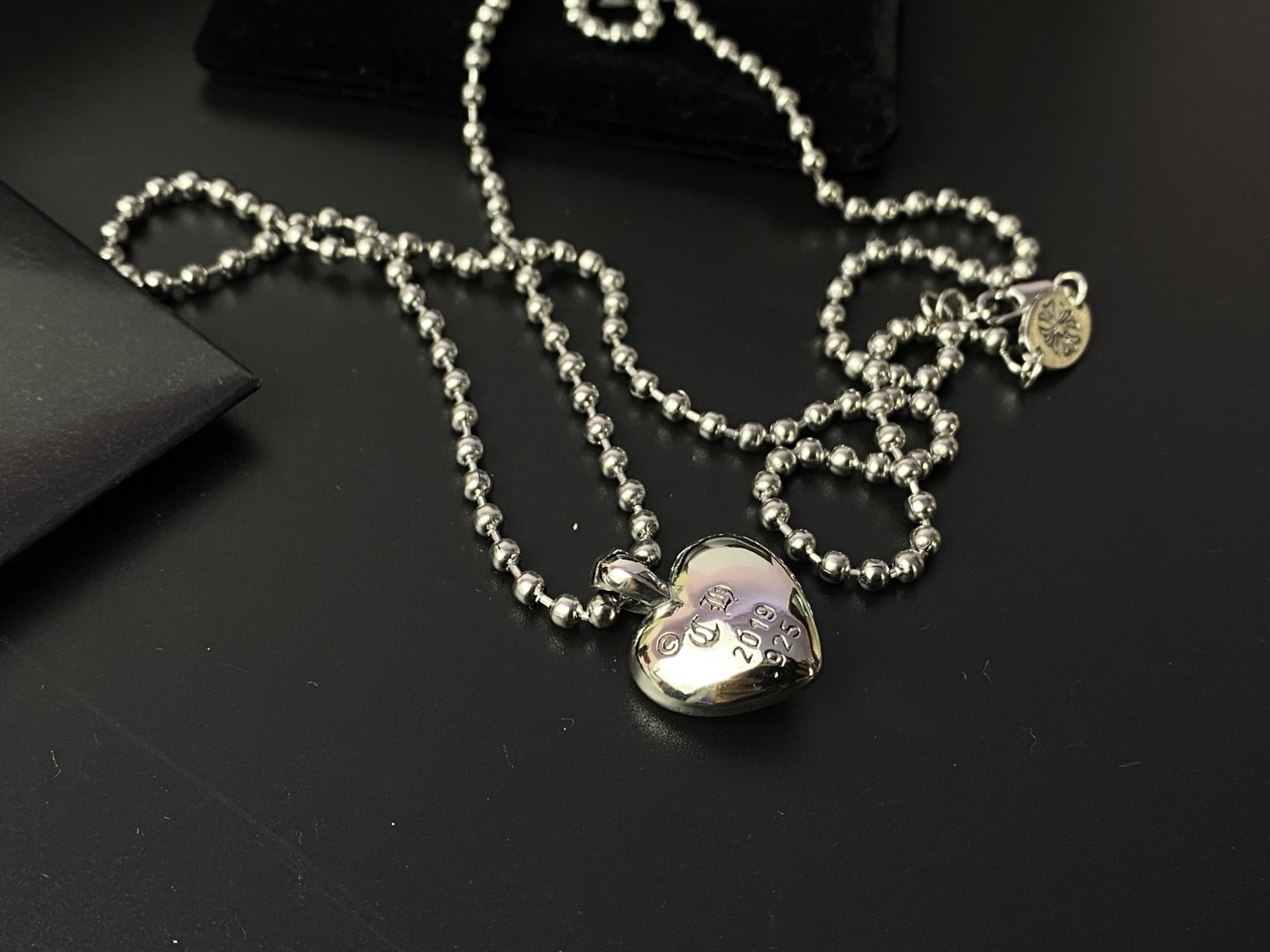 Chrome Hearts Chrome Hearts 桃心十字架吊坠项链 十字架与桃心结合 风格 又 链长70厘米 情侣同款