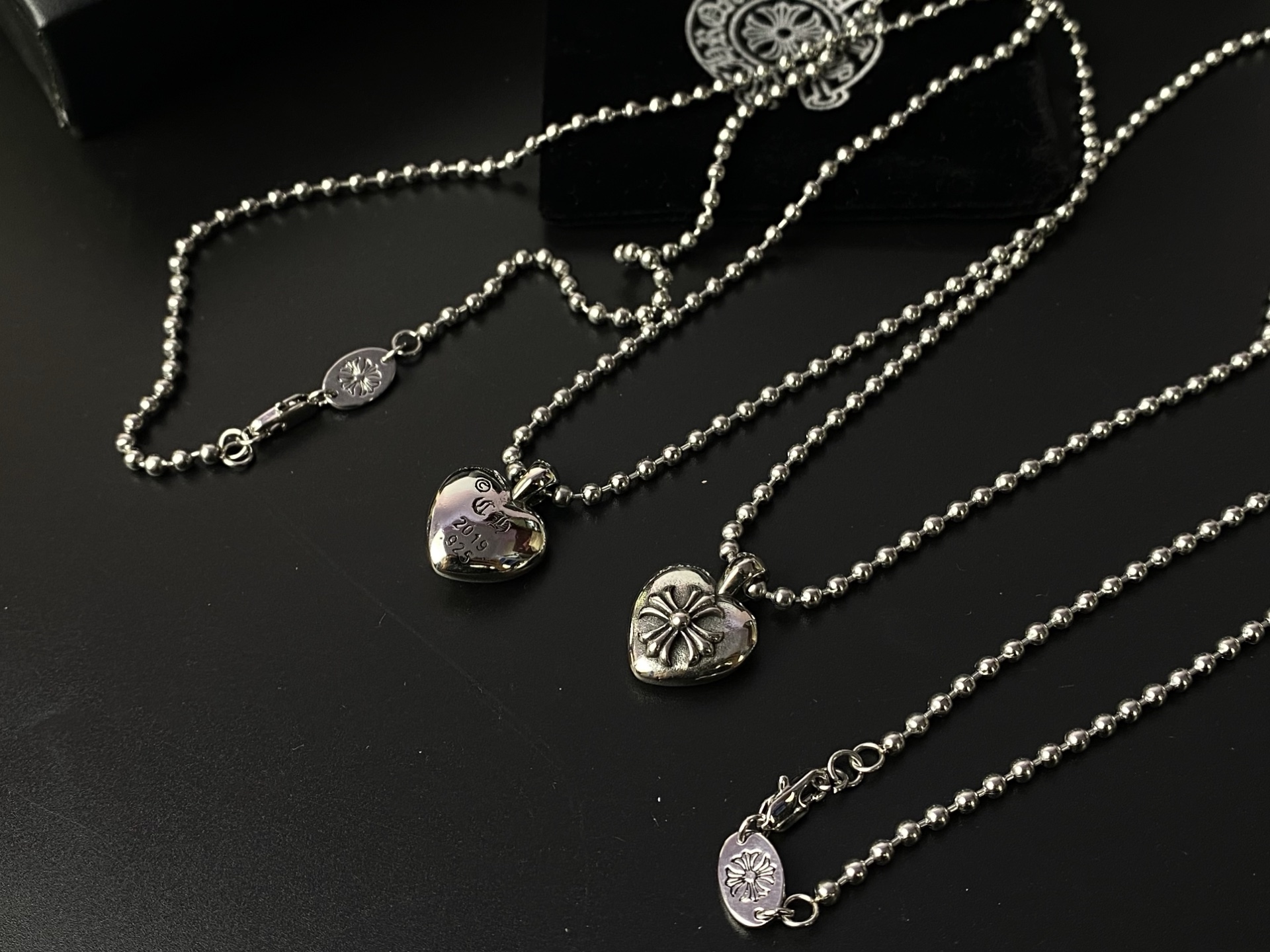 Chrome Hearts Chrome Hearts 桃心十字架吊坠项链 十字架与桃心结合 风格 又 链长70厘米 情侣同款