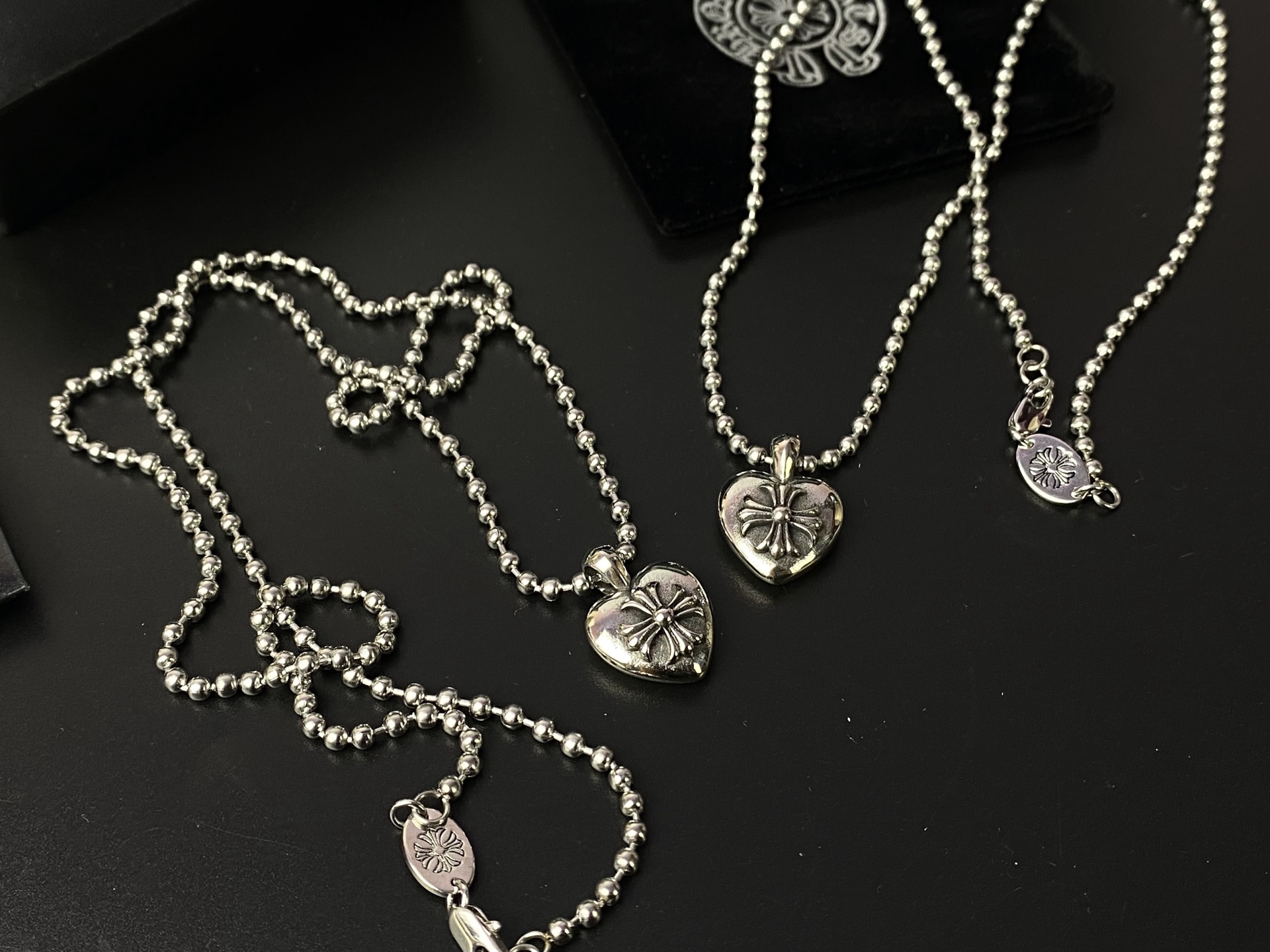 Chrome Hearts Chrome Hearts 桃心十字架吊坠项链 十字架与桃心结合 风格 又 链长70厘米 情侣同款