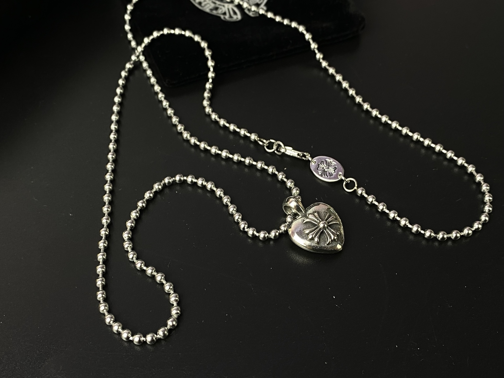 Chrome Hearts Chrome Hearts 桃心十字架吊坠项链 十字架与桃心结合 风格 又 链长70厘米 情侣同款