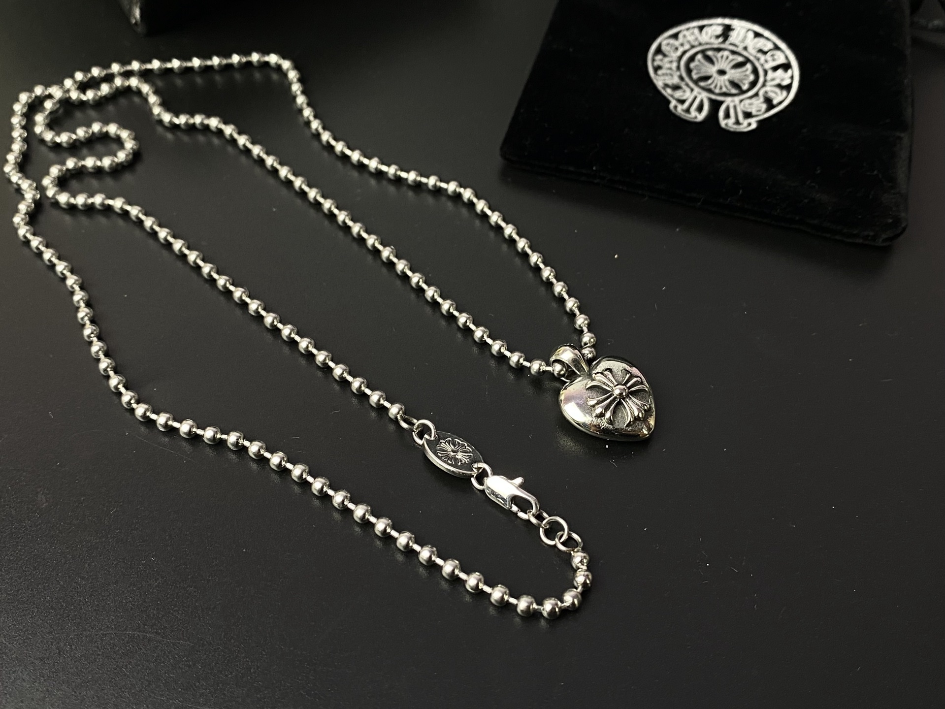 Chrome Hearts Chrome Hearts 桃心十字架吊坠项链 十字架与桃心结合 风格 又 链长70厘米 情侣同款