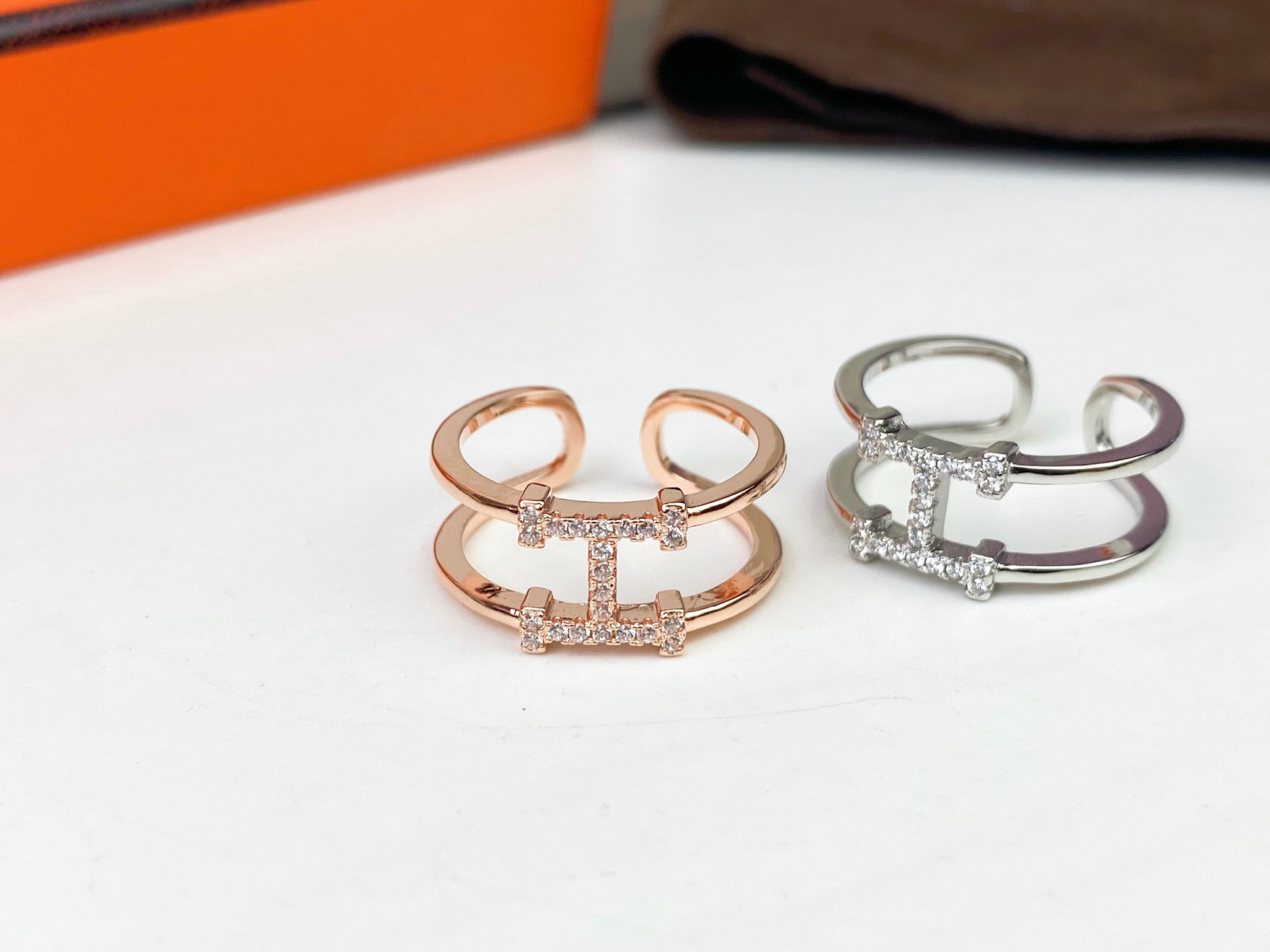Hermès Hermes爱马仕H 戒指 亚金微镶美钻清新戒指 开口设计