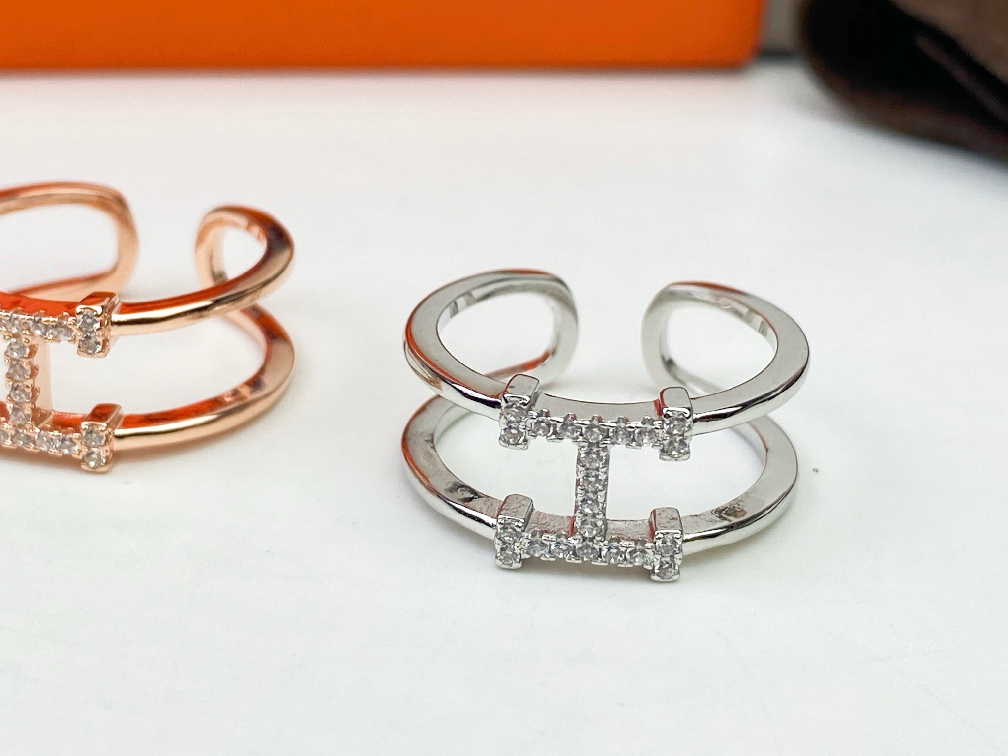 Hermès Hermes爱马仕H 戒指 亚金微镶美钻清新戒指 开口设计
